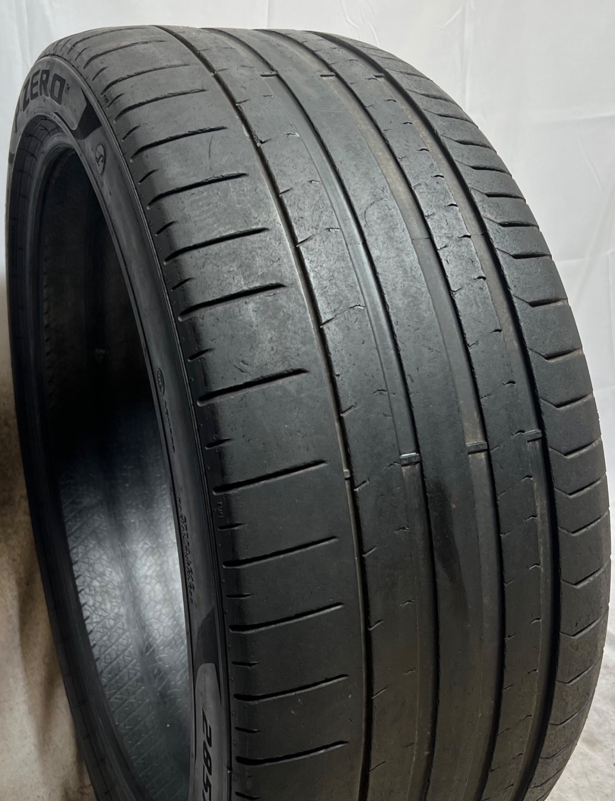 1 – NO REPAIRS 285/35ZR23 XL (107Y) Pirelli P Zero PZ4 (L) Lamborghini – 7160