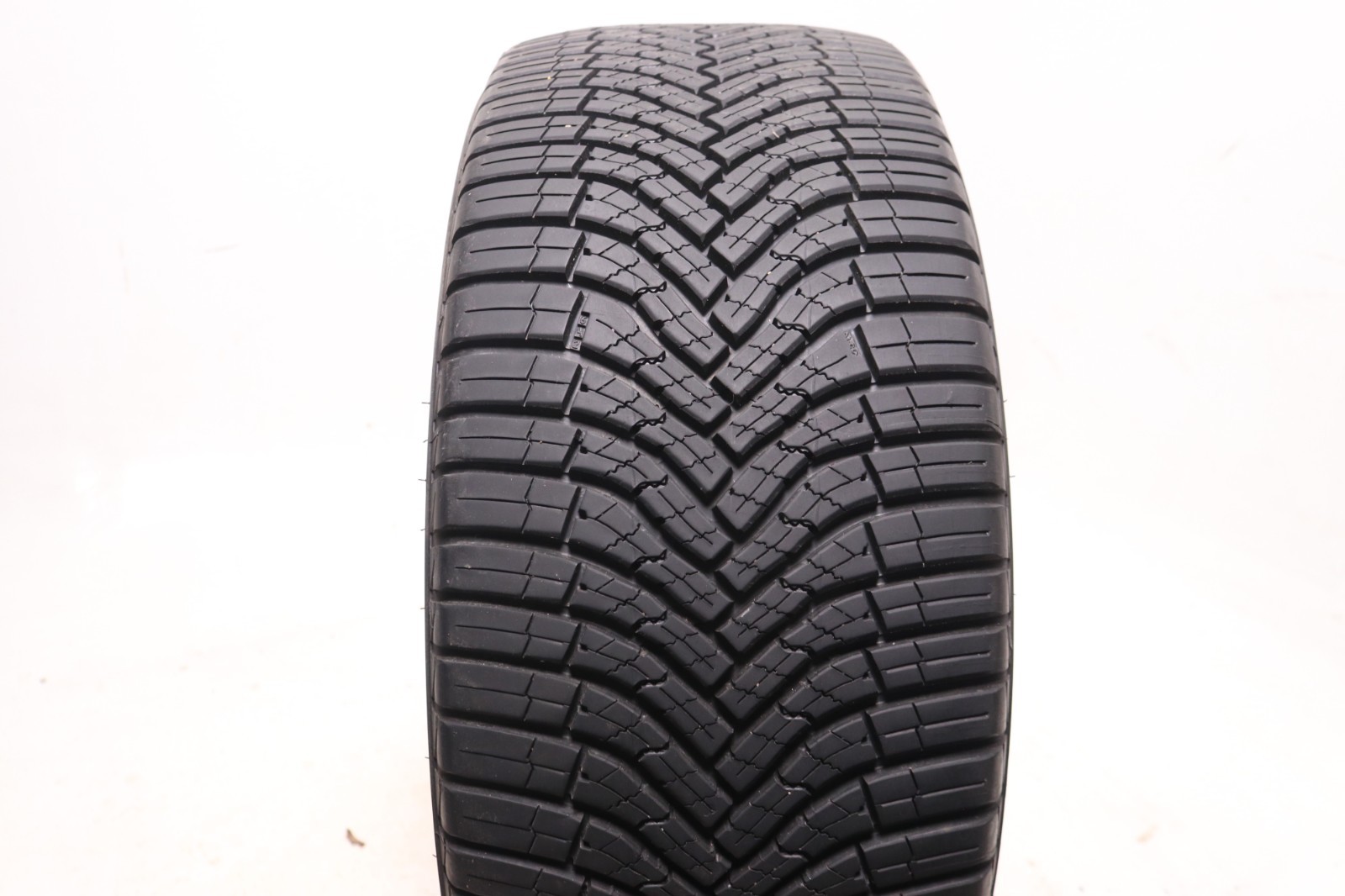 Set of 2 Used 235/45R18 Goodyear Assurance WeatherReady 2 – 98W – 10/32