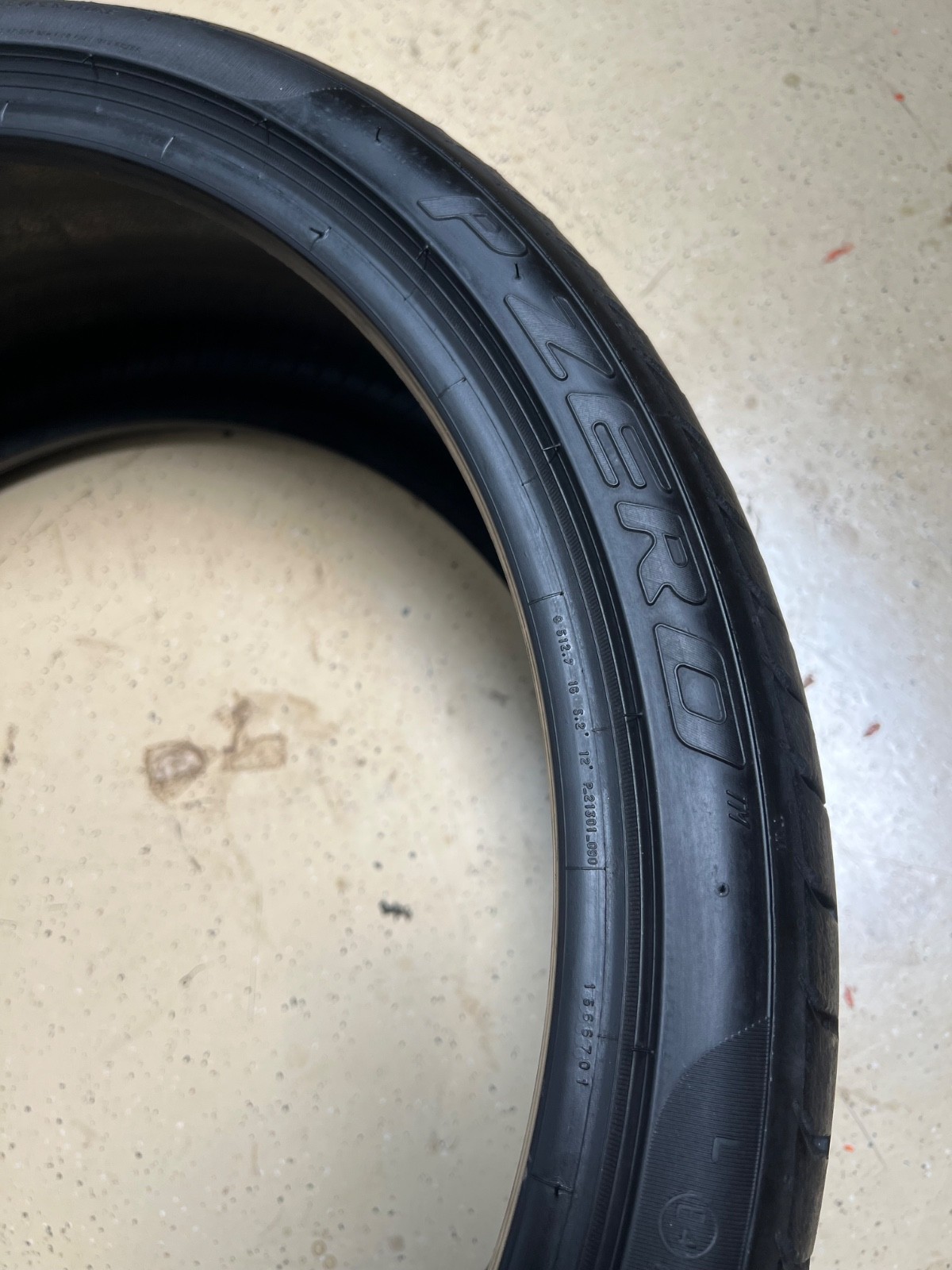 1 – NO REPAIRS 255/30ZR20 XL (92Y) Pirelli P Zero (L) Lamborghini OEM – 7036