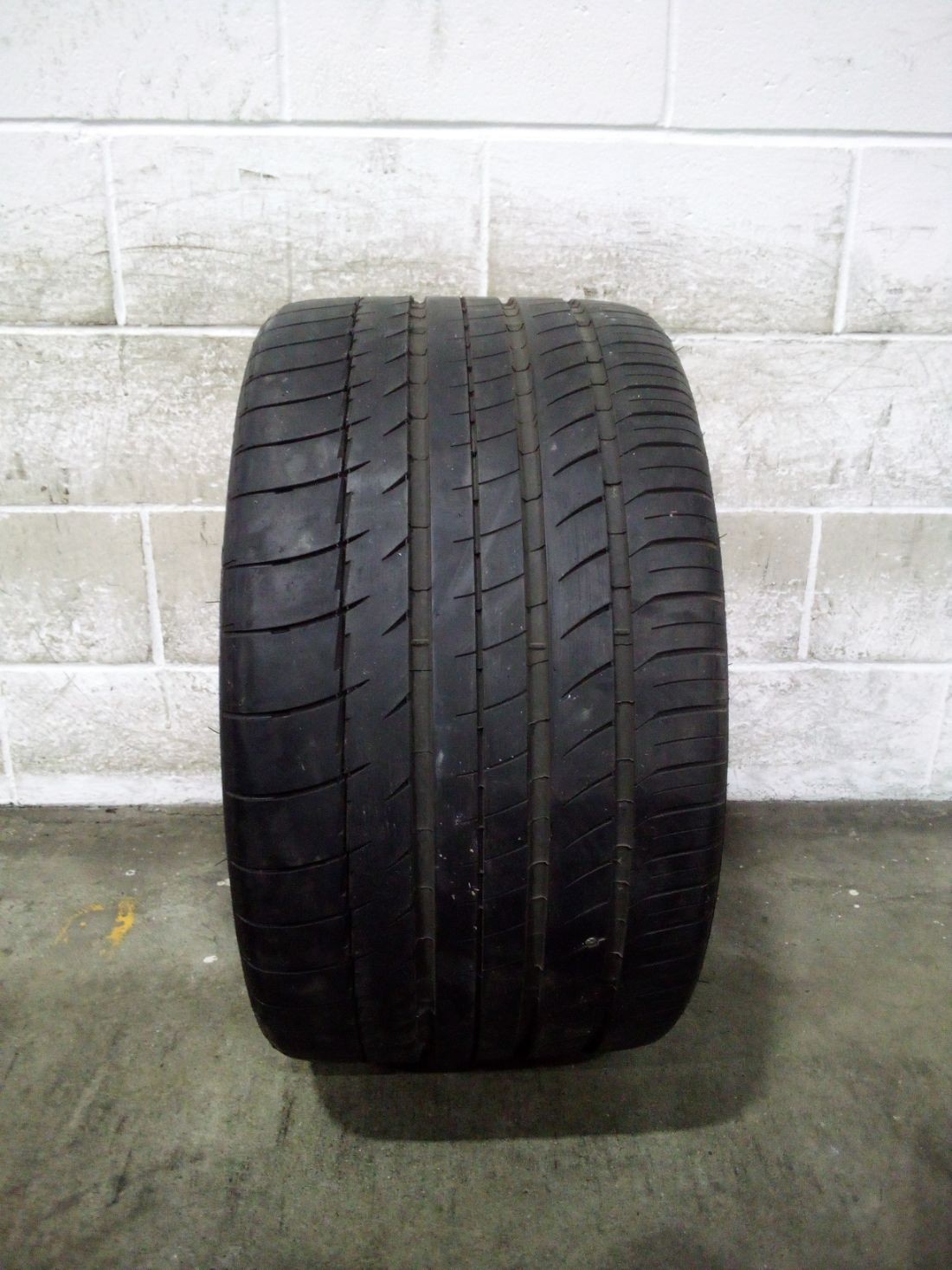 1x P305/30R19 Michelin Pilot Sport PS2 N2 8/32 102 Y Used Tire 3053019