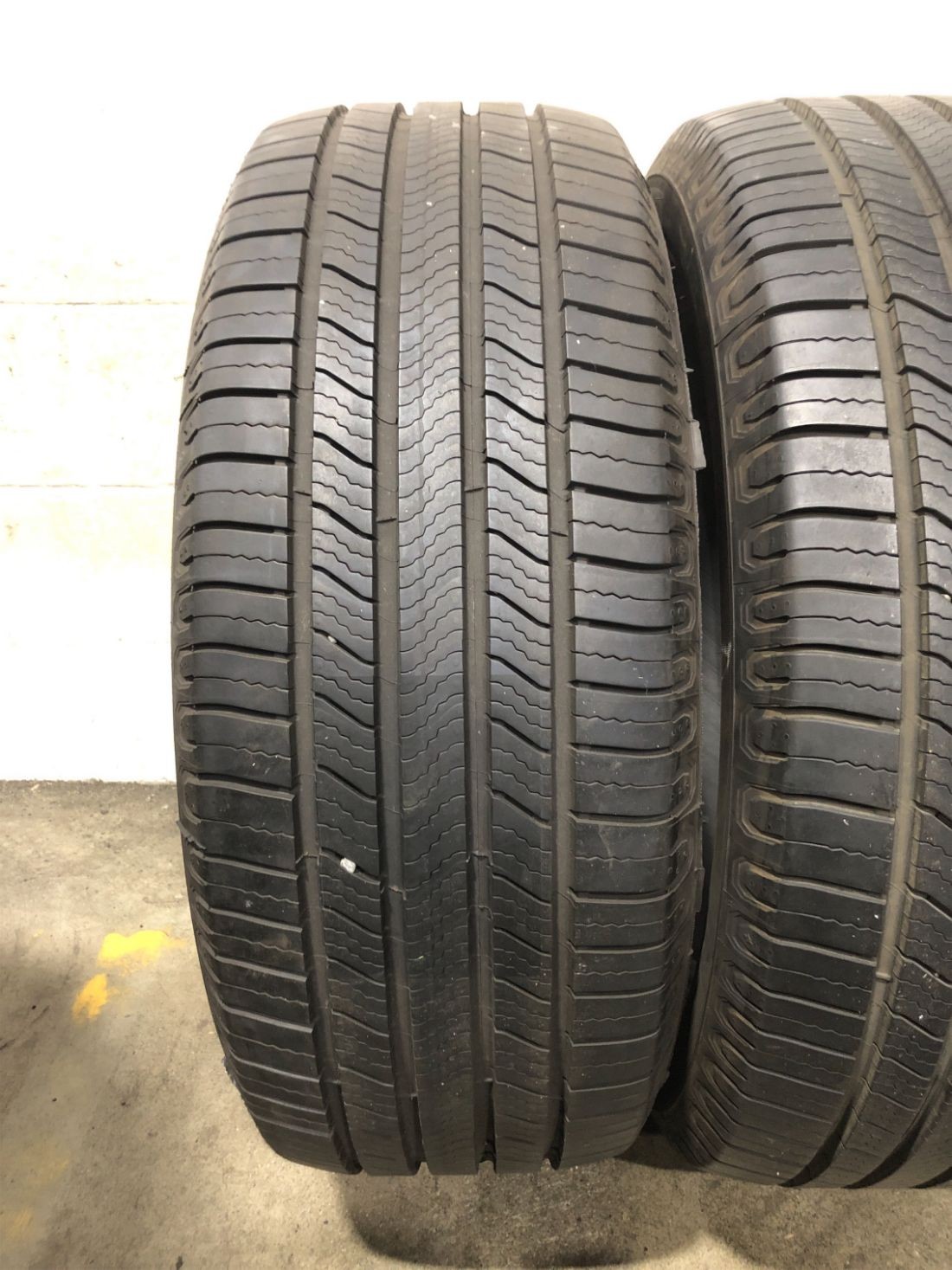 2x P255/55R20 Michelin Defender 2 10/32 110 H Used Tires 2555520