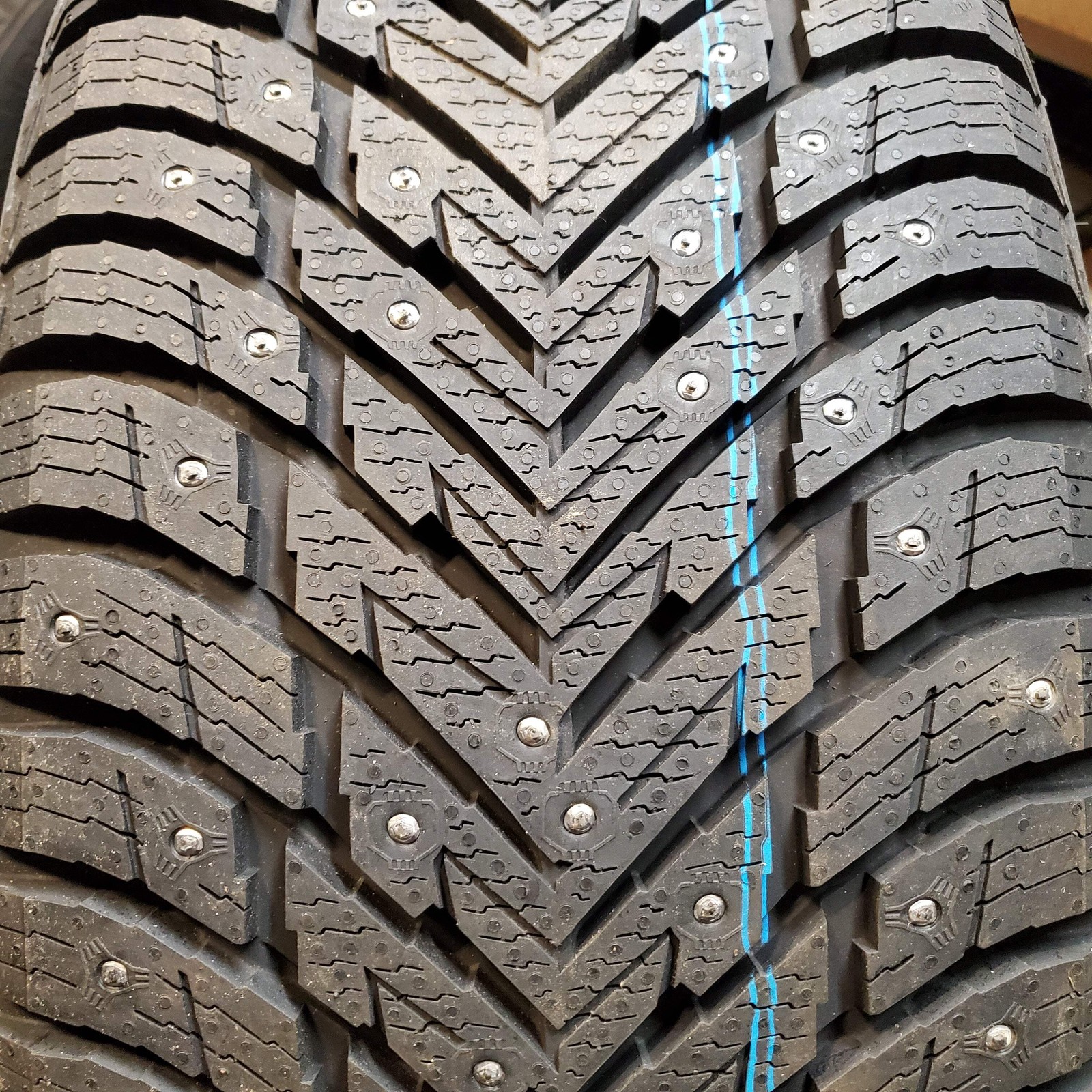 NOKIAN HAKKAPELIITTA 10 SUV STUDDED P 275 50 22 115T XL SNOW WINTER TIRES TS3253