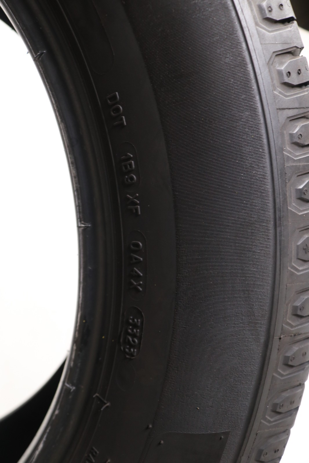 Set of 2 Used 235/60R18 Michelin Defender 2 – 107H – 8-8.5/32