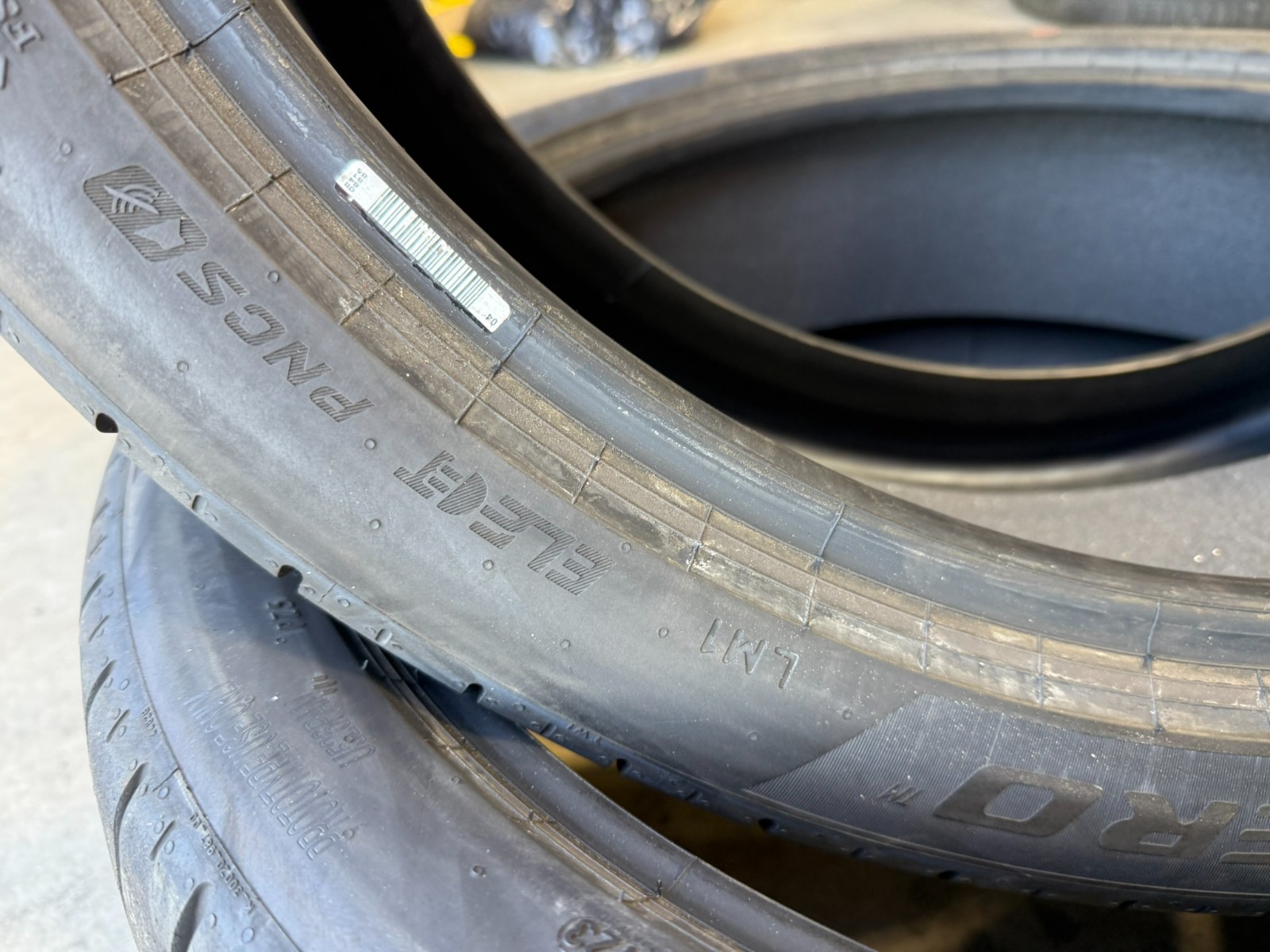 2 Pirelli P ZERO (PZ5) 285/35R23 110Y Ultra High Performance Summer UHP LUCID