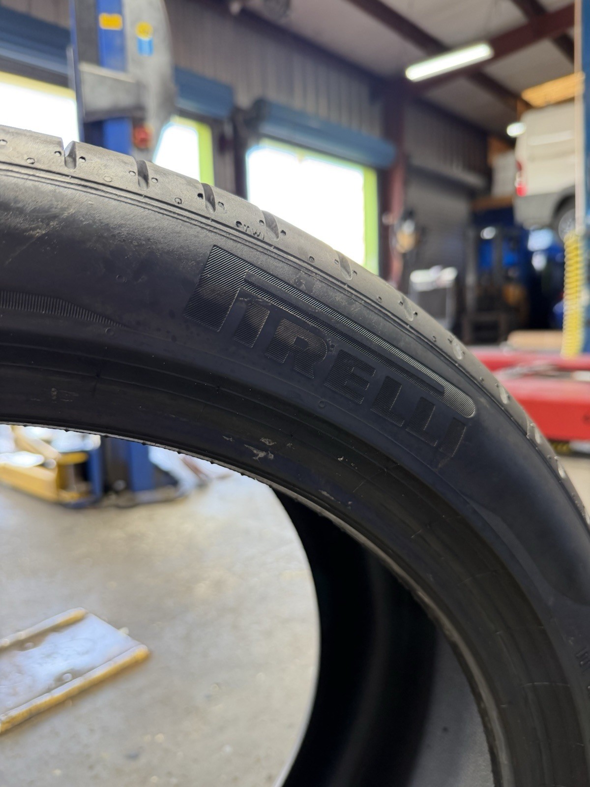 315/35/ZR21 PIRELLI PZERO Tire Run Flat 111Y XL (Used)