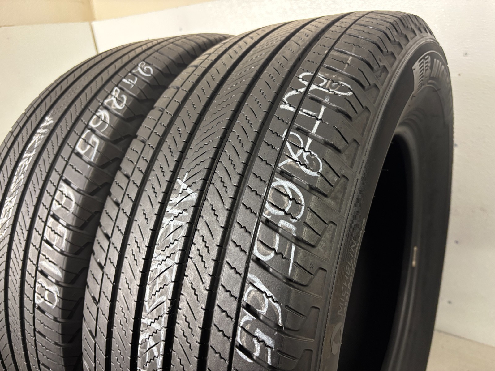 NO SHIPPING ONLY LOCAL PICK UP 2 tires 265 65 18 Michelin Primacy LTX