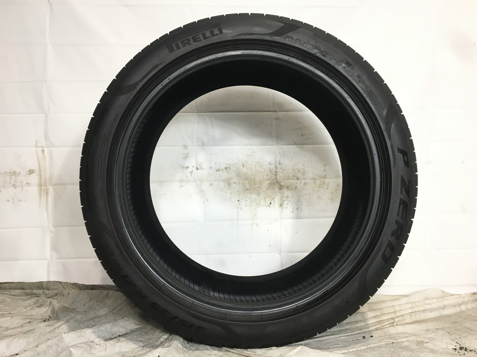 [1] Pirelli P Zero PZ4 Run Flat P315/35R21 315 35 21 Tire 6.0-7.25/32