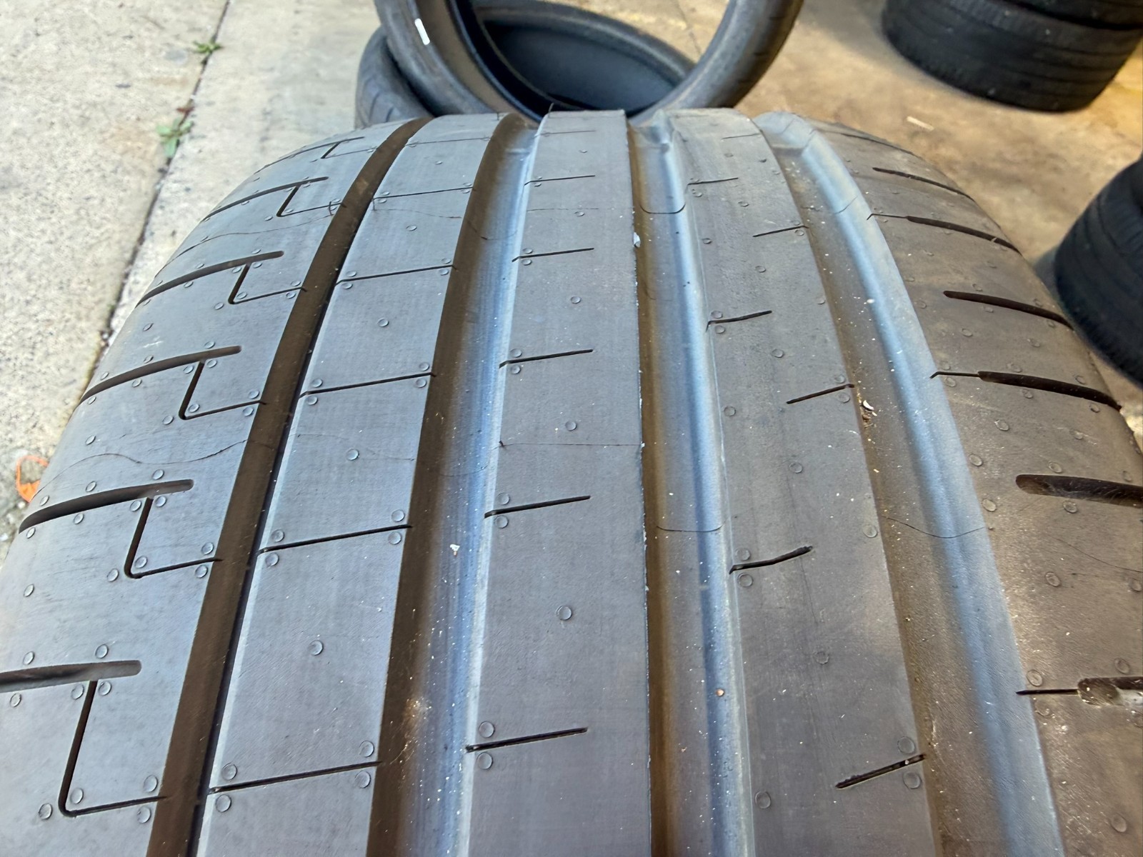 (QTY 2) HL265/40R22 Pirelli P-Zero PZ5 109Y XL Black Wall Tires 99% LUCID TIRES