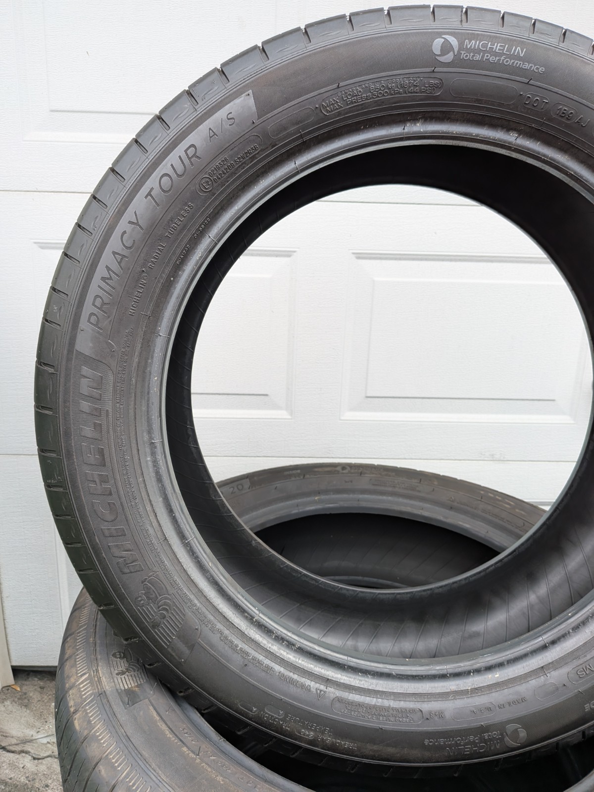 P235 55R 20 Michelin Primacy Tour all season tires (4) Pickup only READ