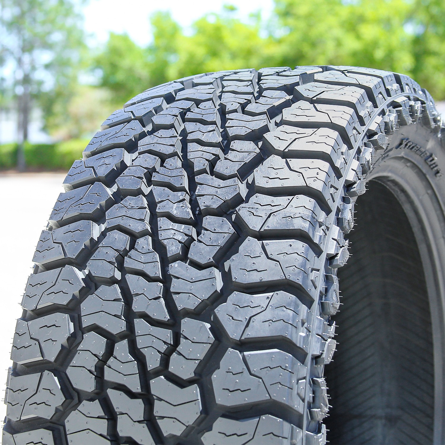 4 Tires Venom Power Swampthing A/T Xtreme Dirt 215/70R16 100T AT All Terrain