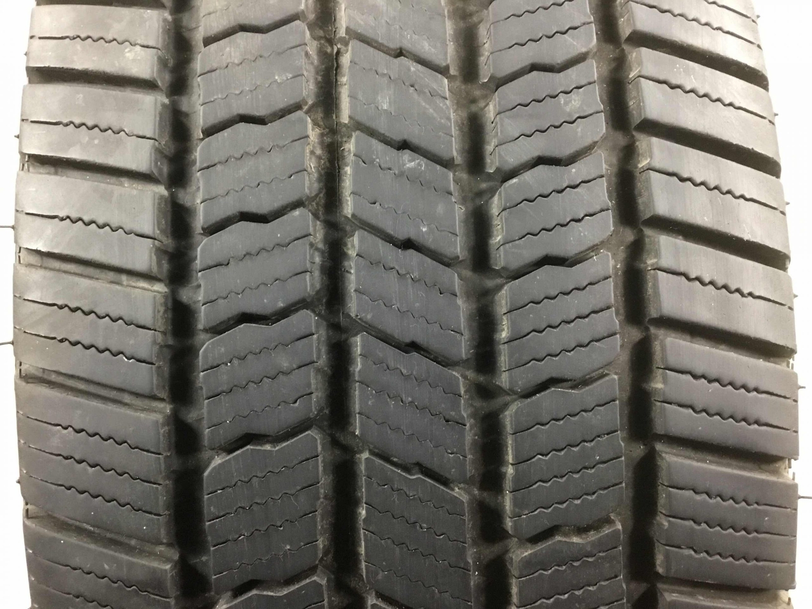 P275/65R18 Michelin Defender LTX M/S 116 T Used 8/32nds