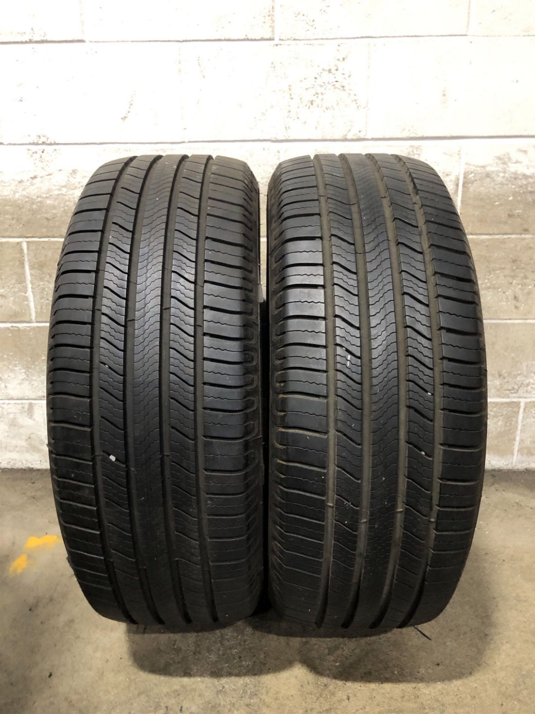 2x P255/55R20 Michelin Defender 2 10/32 110 H Used Tires 2555520