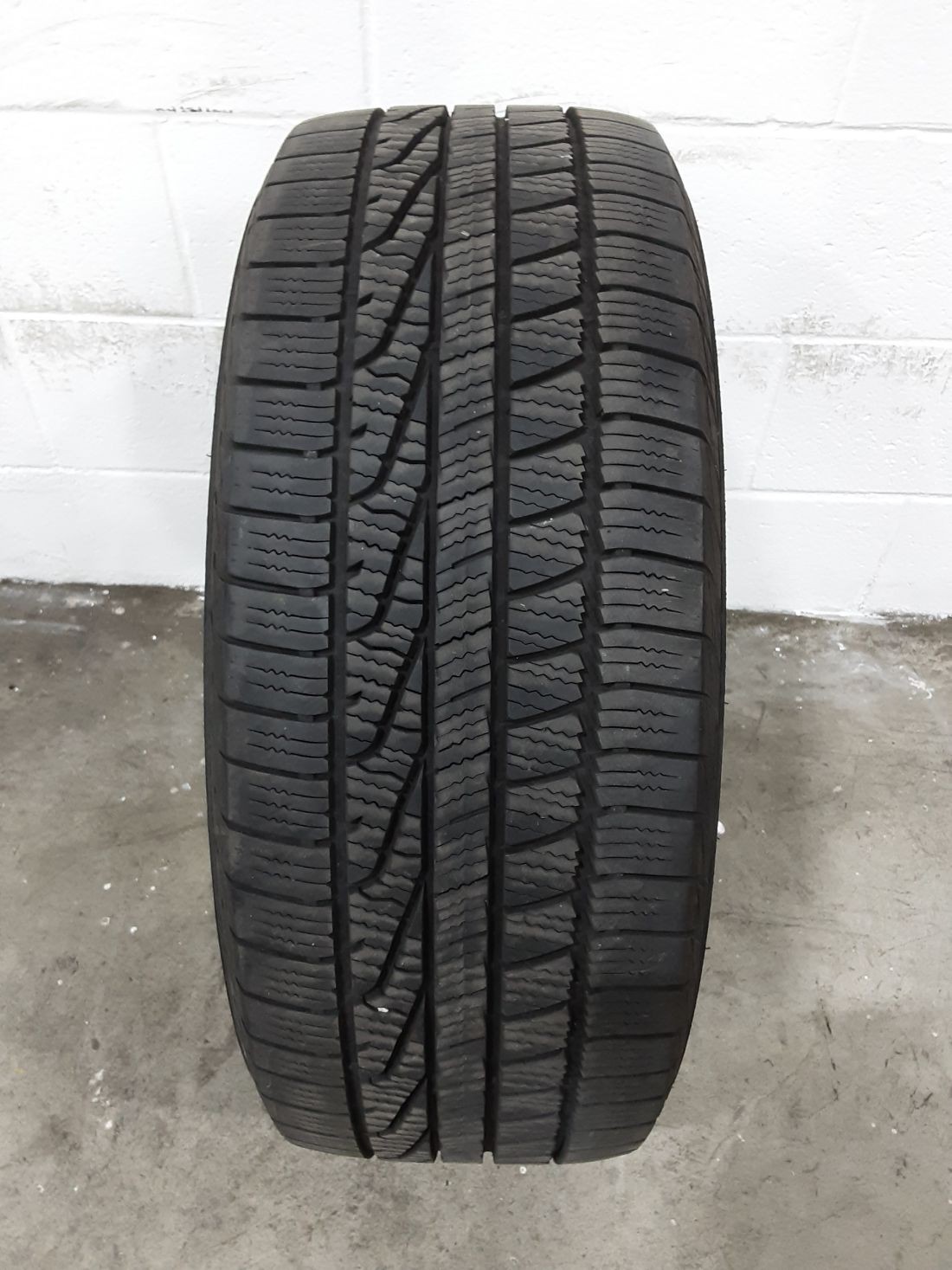 1x P245/50R20 Goodyear Assurance Weather Ready 9/32 102 H Used Tire 2455020