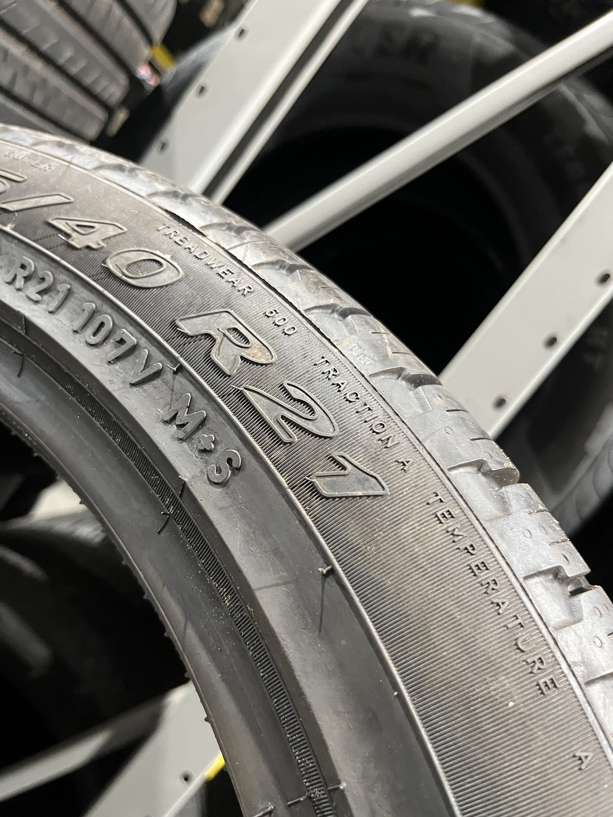 1 Tire Pirelli Scorpion Verde VOL 275/40R21 107V DOT.1625 10.75/32