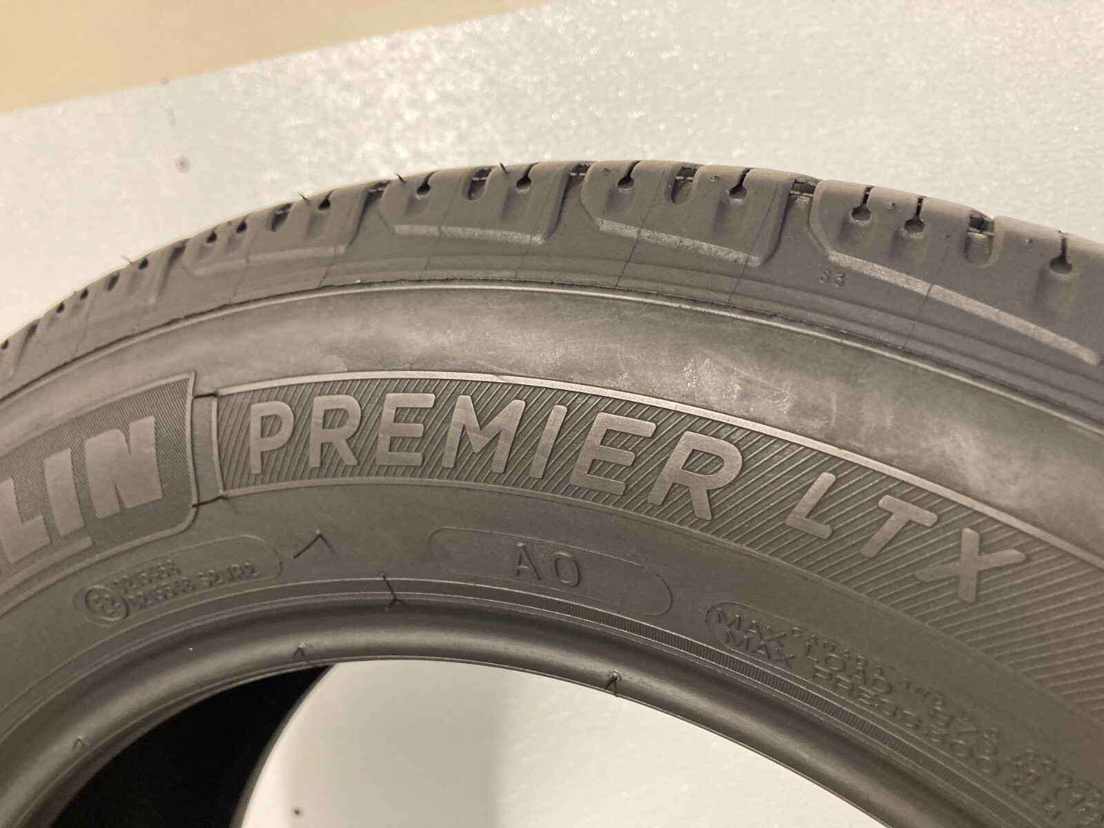 Set 4 Tires 235 60 18 Michelin Premier Ltx A0 (6.00-7.50/32 = 70-88% Tread)