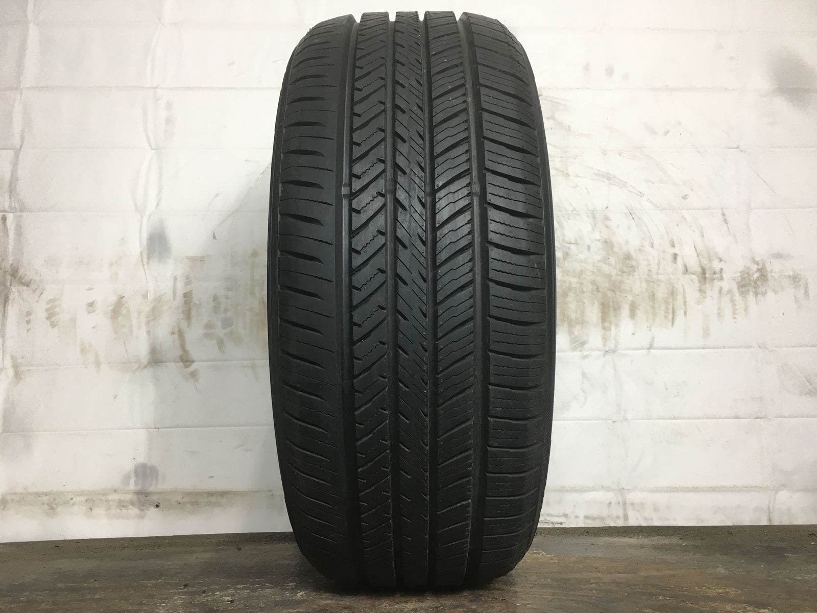 [1] Yokohama YK-GTX All Season P225/40R19 225 40 19 Tire – Driven Once