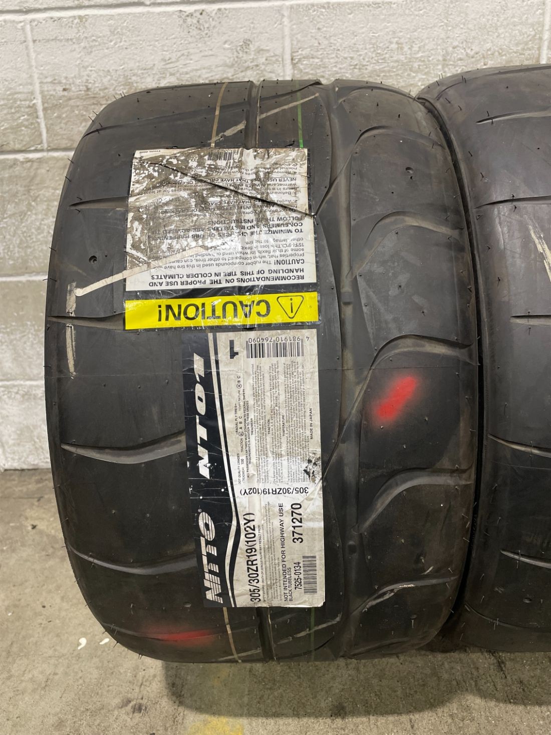 2x P305/30R19 Nitto NT01 5/32 102 Y New Tires 3053019