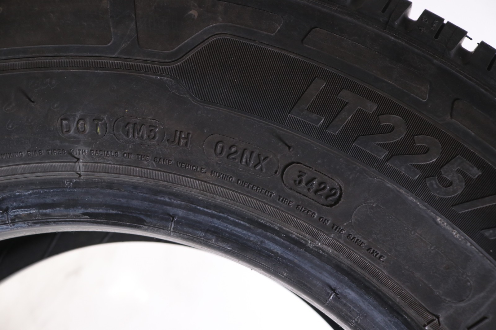 Set of 4 Used LT 225/75R16 Michelin Agilis CrossClimate – 115/112R – 6-7/32