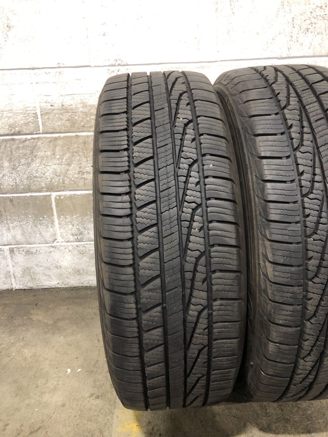 2x P255/65R18 Goodyear Assurance Weather Ready 10/32 111 T Used Tires 2556518