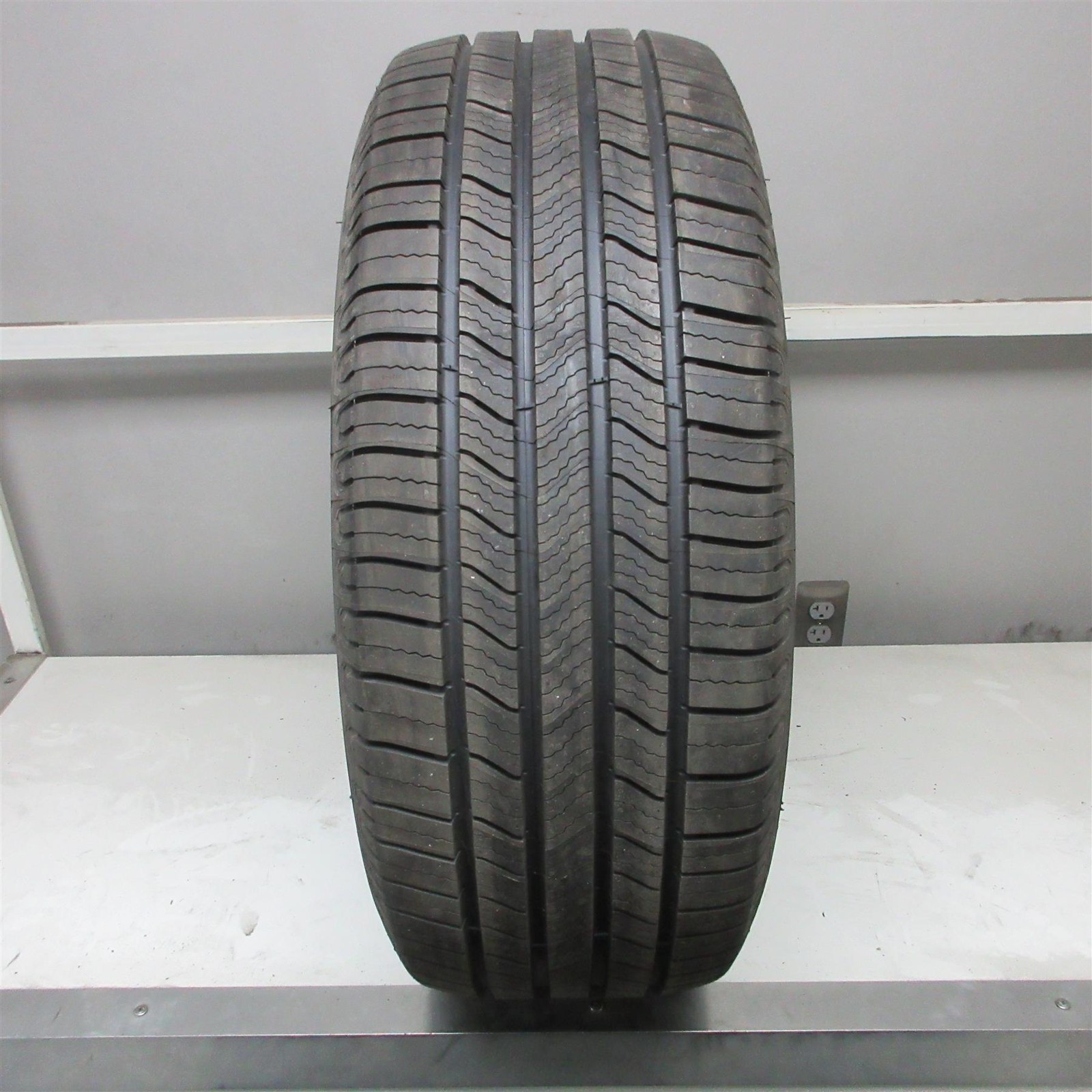 245/55R19 Michelin Defender 2 107H Used Tire (11/32nd) NO PATCHES! (QTY 1)