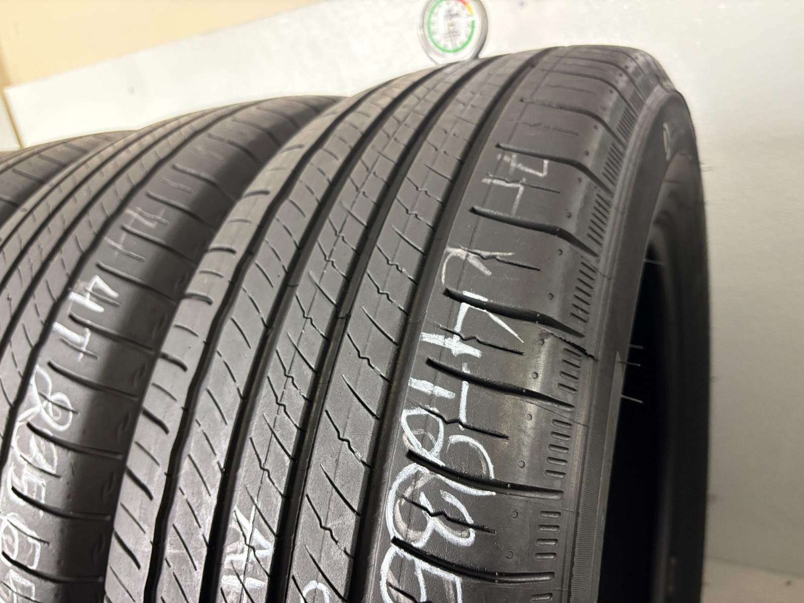 NO SHIPPING ONLY LOCAL PICK UP Set 4 Tires 235 65 18 Michelin Primacy Tour A/s