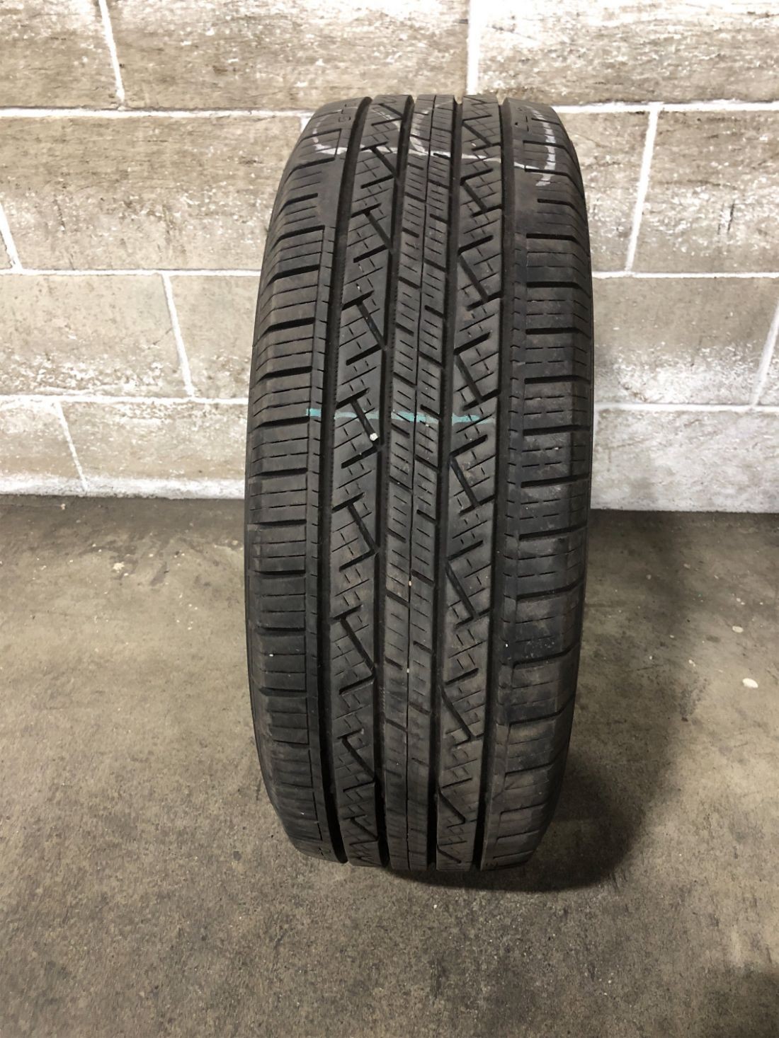 1x P225/60R18 Continental CrossContact LX25 Eco+ 9/32 100 H Used Tire 2256018
