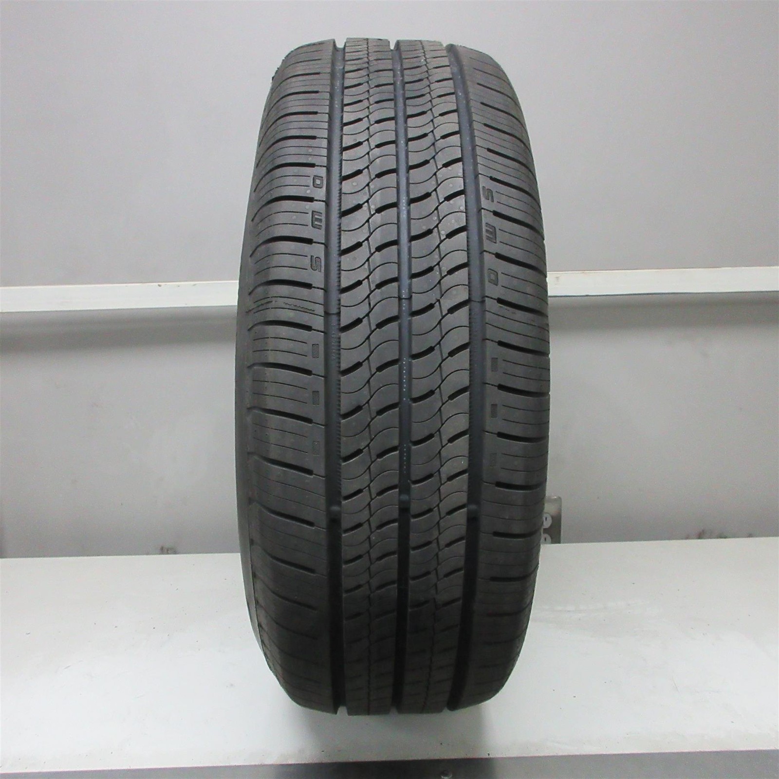 235/65R16 Continental TrueContact Tour 54 103T Used Tire (11/32nd) (QTY 1)