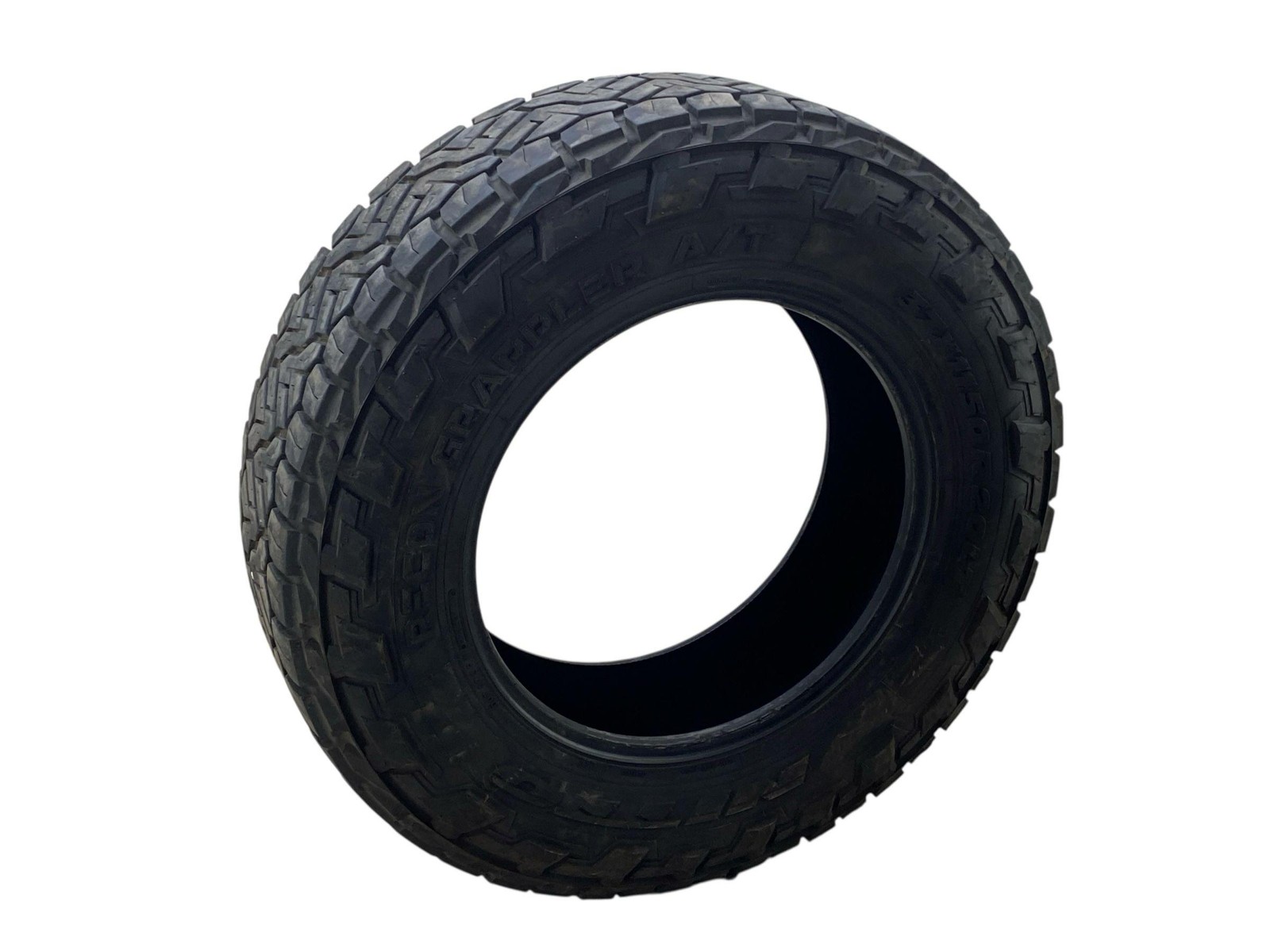 (A) NITTO RECON GRAPPLER 37×11.50R20 TIRE 11/32NDS TREAD DEPTH DATE CODE 2724