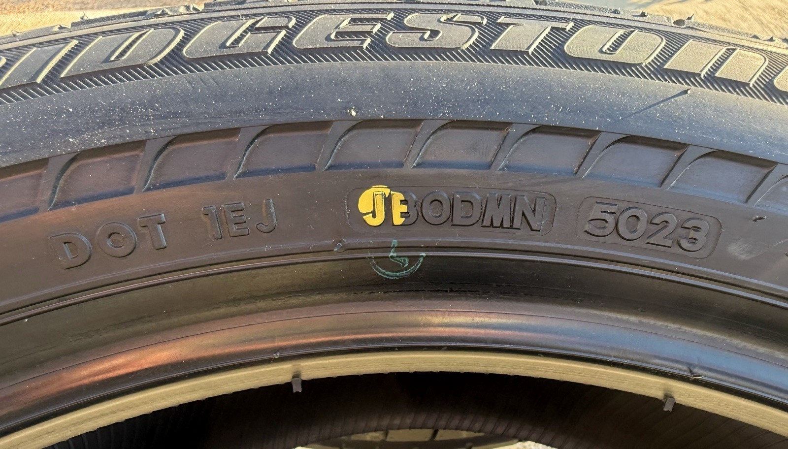 TWO NEW 265/45R20 104Y Bridgestone Dueler H/P HP Sport RFT MOExtended Run Flats