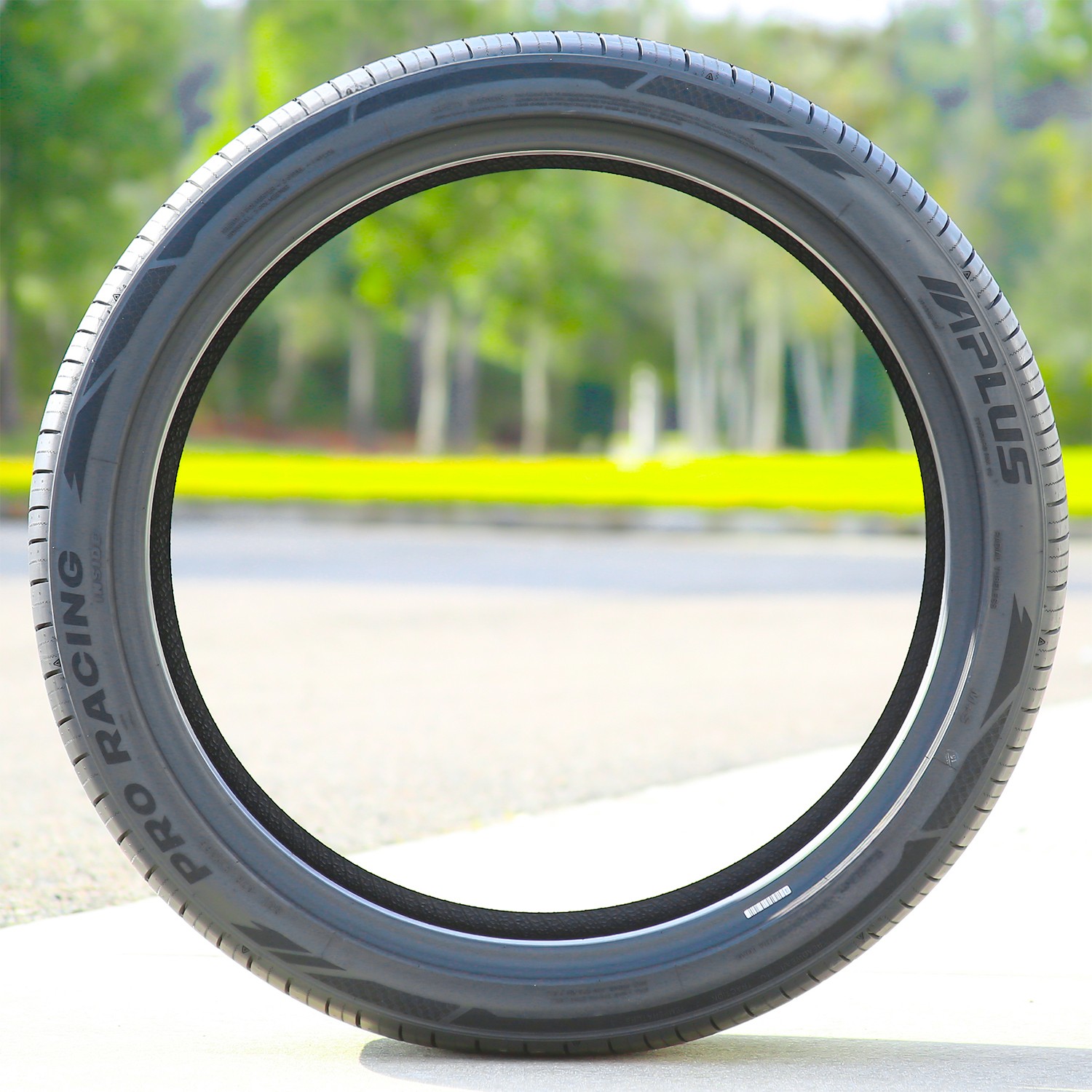 2 Tires Aplus PRO Racing 285/30ZR20 99W XL