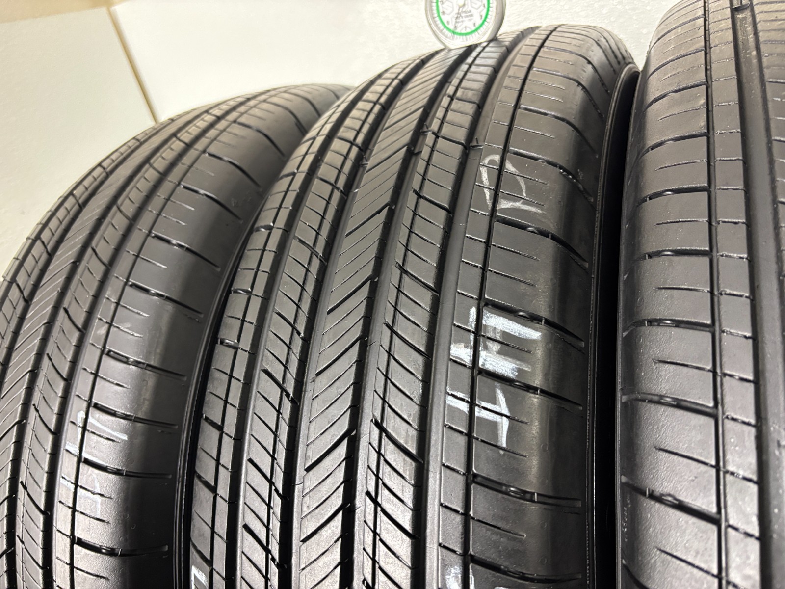 NO SHIPPING ONLY LOCAL PICK UP Set 4 Tires 215 65 17 Michelin Primacy A/S