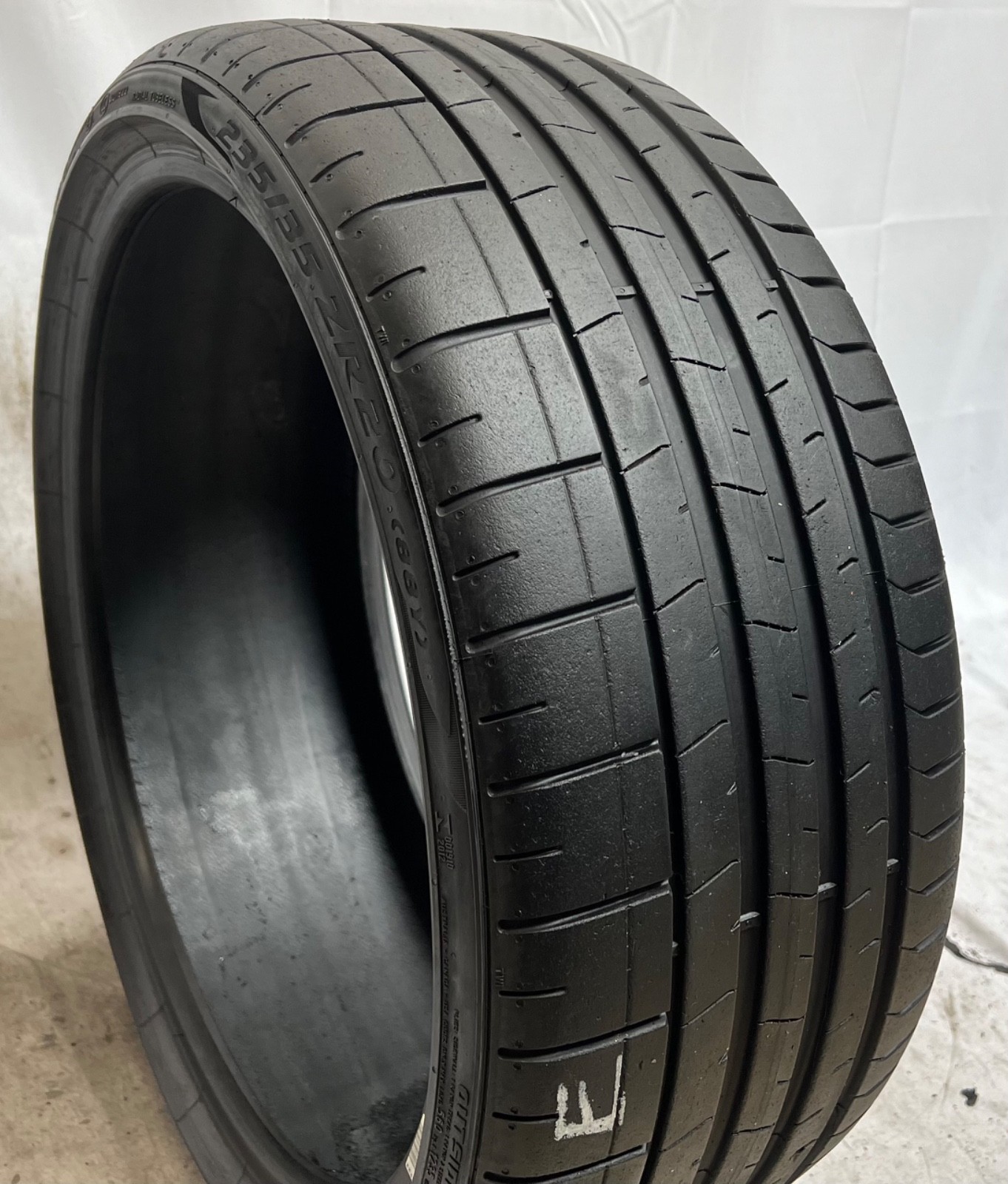 1 – TAKEOFF 235/35ZR20 (88Y) Pirelli P Zero PZ4 (N1) Porsche OEM – 3035