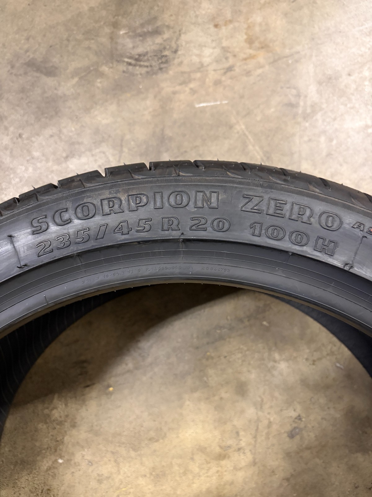 1 Tire Pirelli Scorpion Zero Asimmetrico P235/45/20 100H Summer