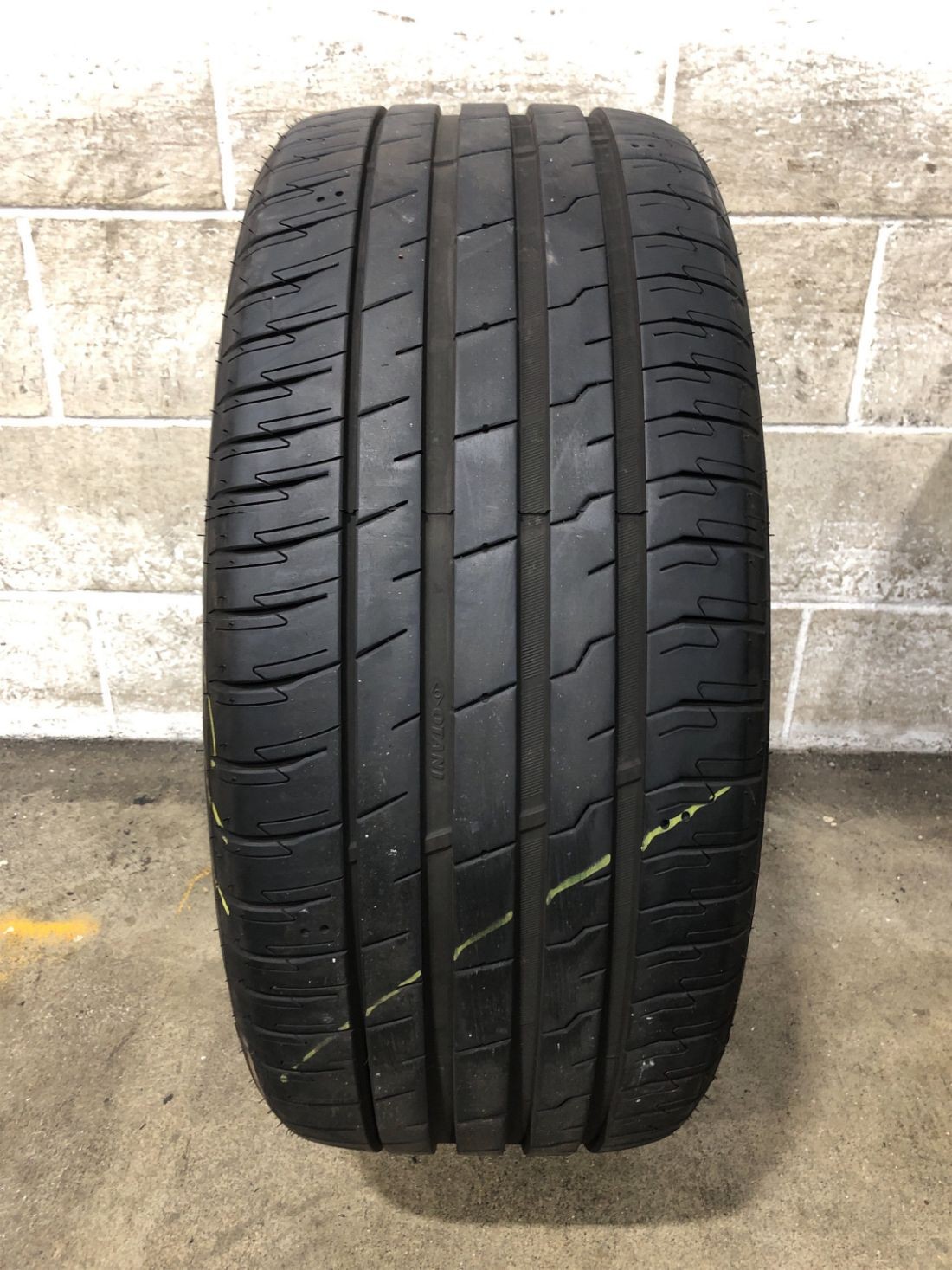 1x P255/40R20 Otani KN1000 EV 8/32 104 W Used Tire 2554020