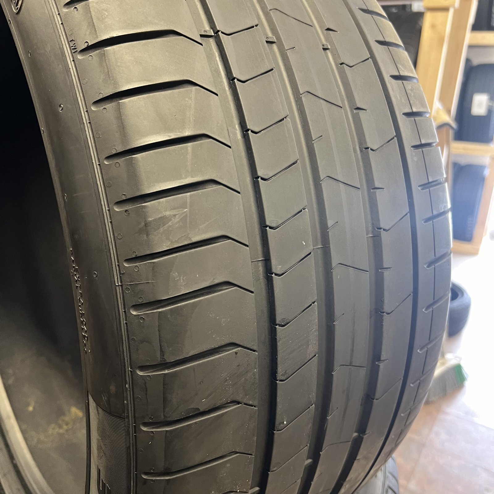 HIGH TREAD TIRE 1 Pirelli P Zero PZ4 RunFlat 315/35R21 315/35/21 111y