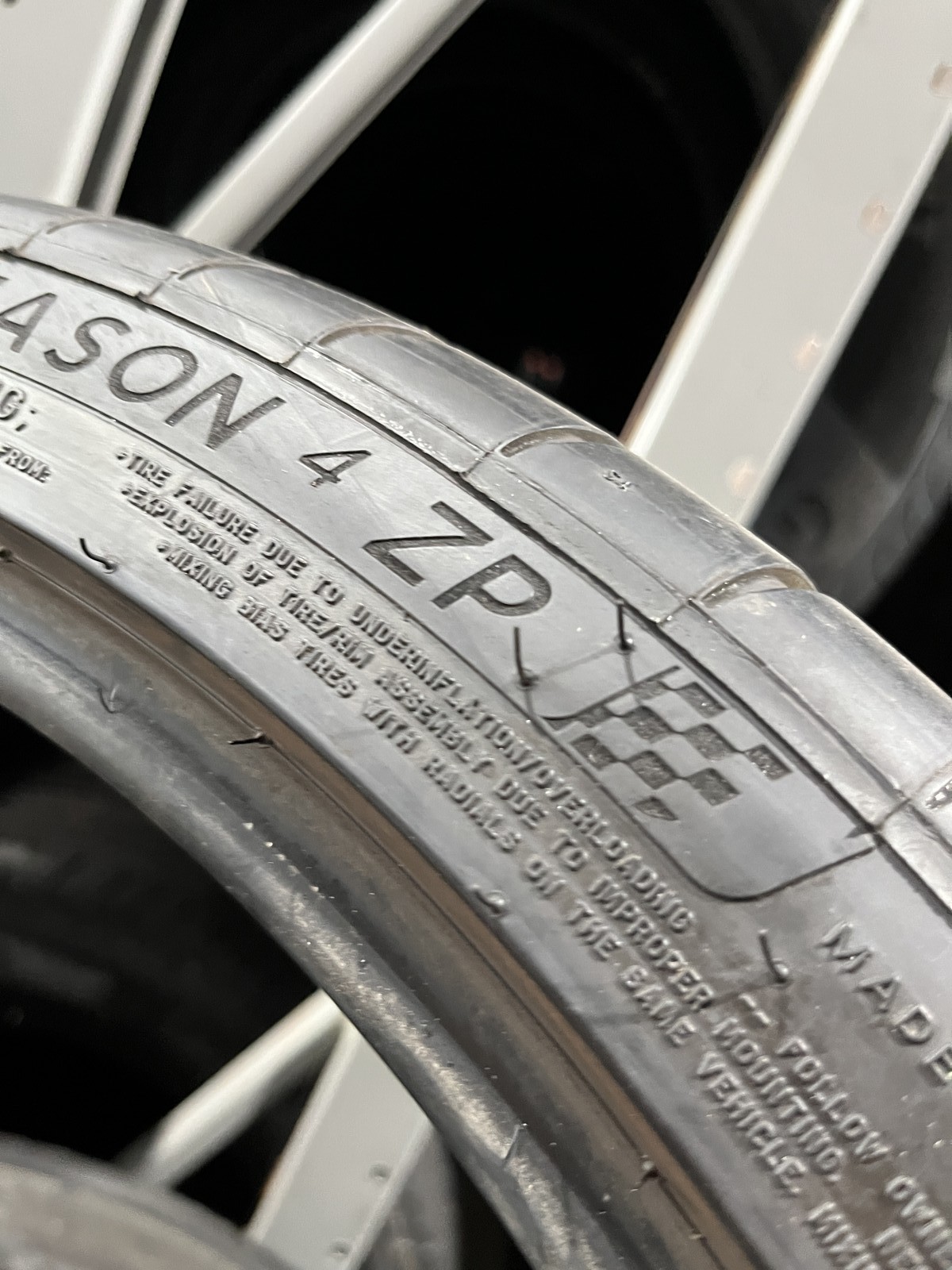 1 Tire Michelin Pilot Sport All Season 4 ZP 305/30ZR20 99Y DOT.0723 6/32