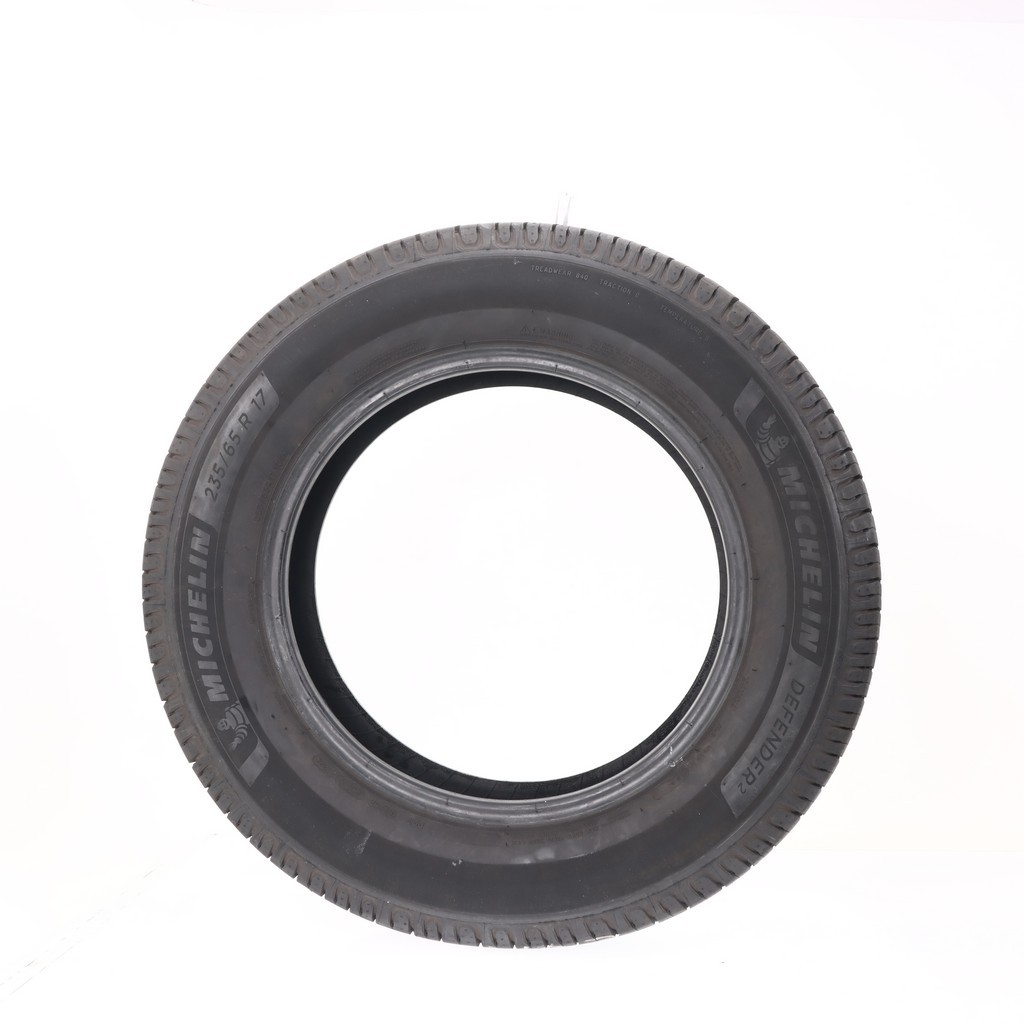 Set of (4) Used 235/65R17 Michelin Defender 2 104H – 9.5-11/32