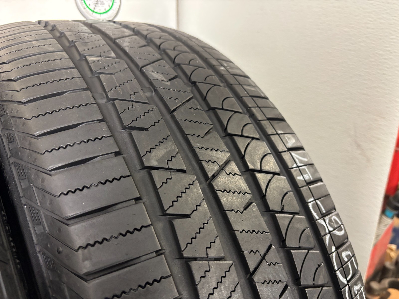 NO SHIPPING ONLY LOCAL PICK Set 4 Tires 255 45 20 Continental CrossContact Vol
