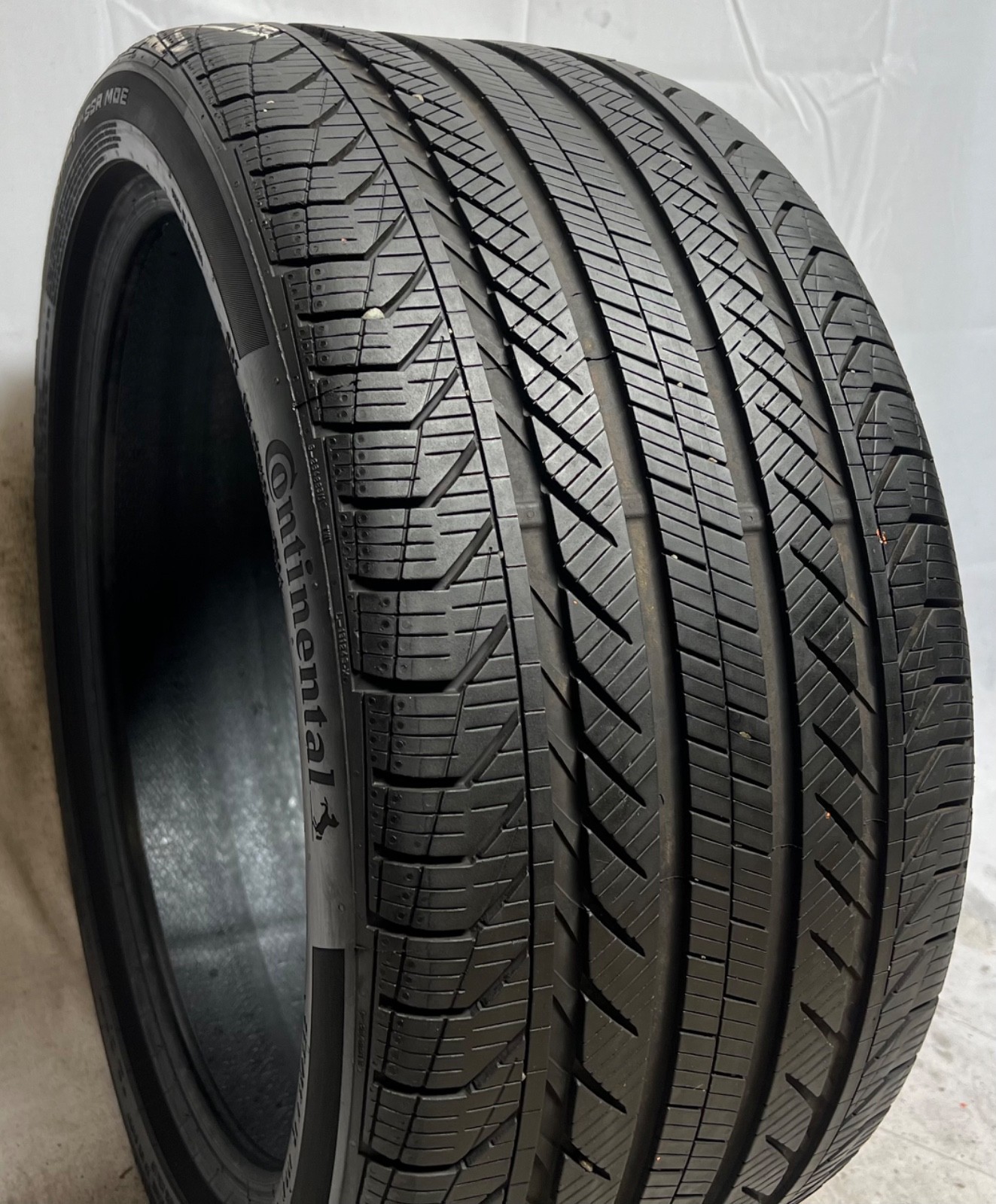 1 – TAKEOFF 275/35R19 XL (100H) Continental ProContact GX SSR (MOE) – 6076