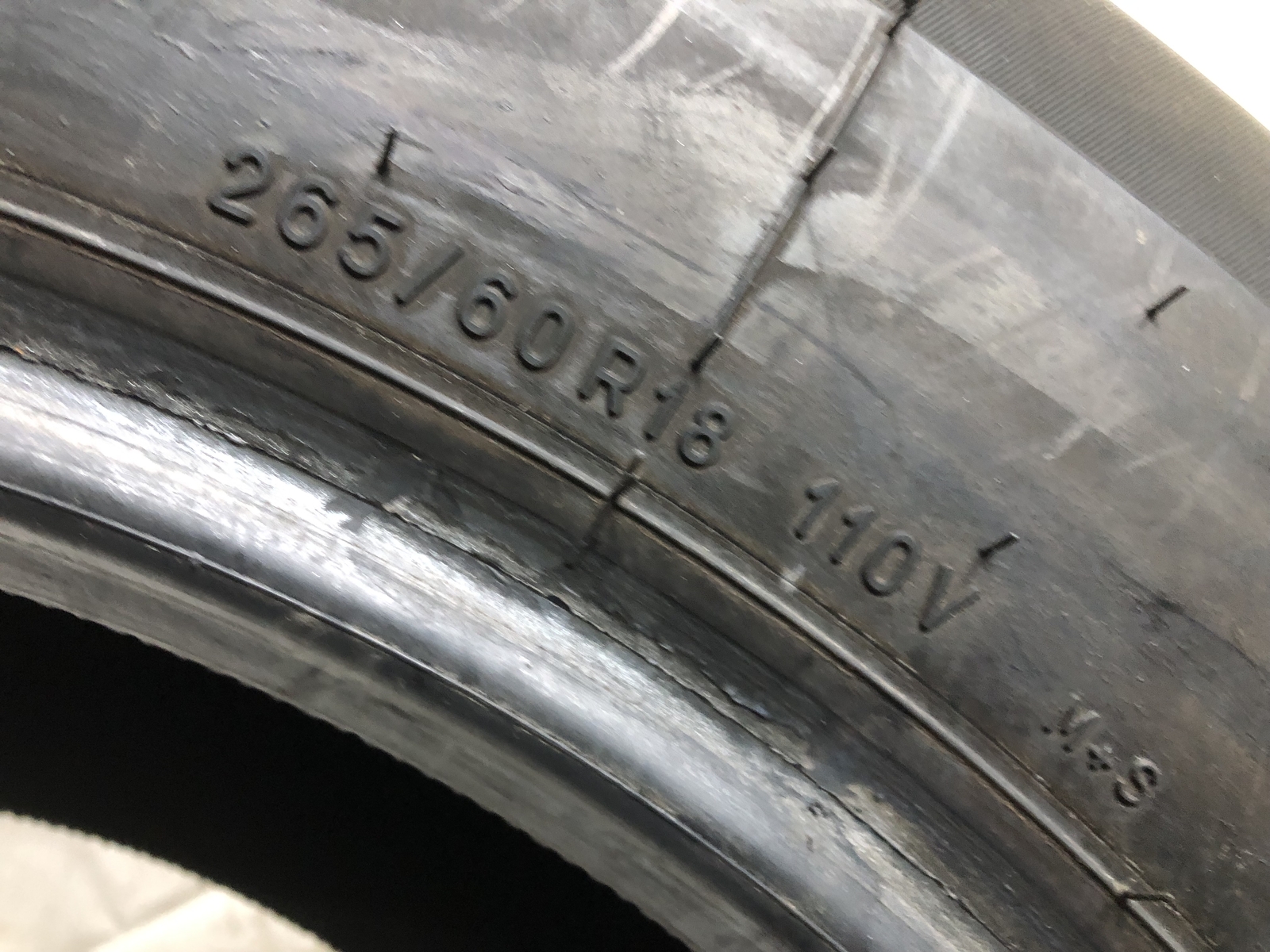 [1] Uniroyal Tiger Paw Touring A/S P265/60R18 265 60 18 Tire 9.5-9.75/32