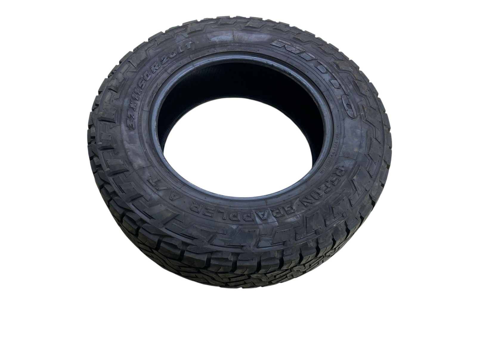 (A) NITTO RECON GRAPPLER 37×11.50R20 TIRE 11/32NDS TREAD DEPTH DATE CODE 2724