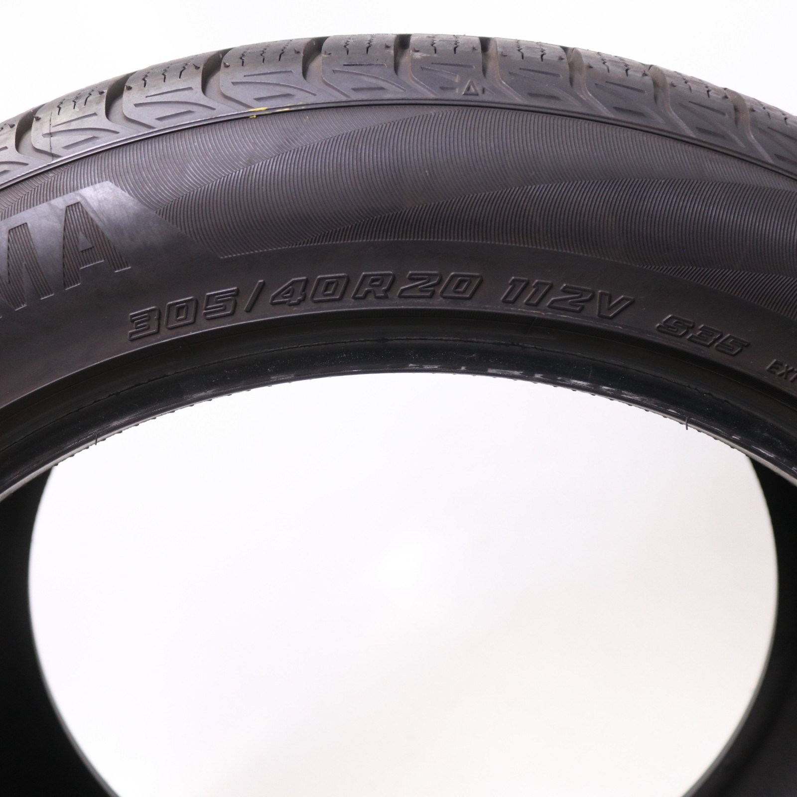Set of 2 Used 305/40R20 Yokohama Avid GT S35 NO – 112V – 7-7.5/32
