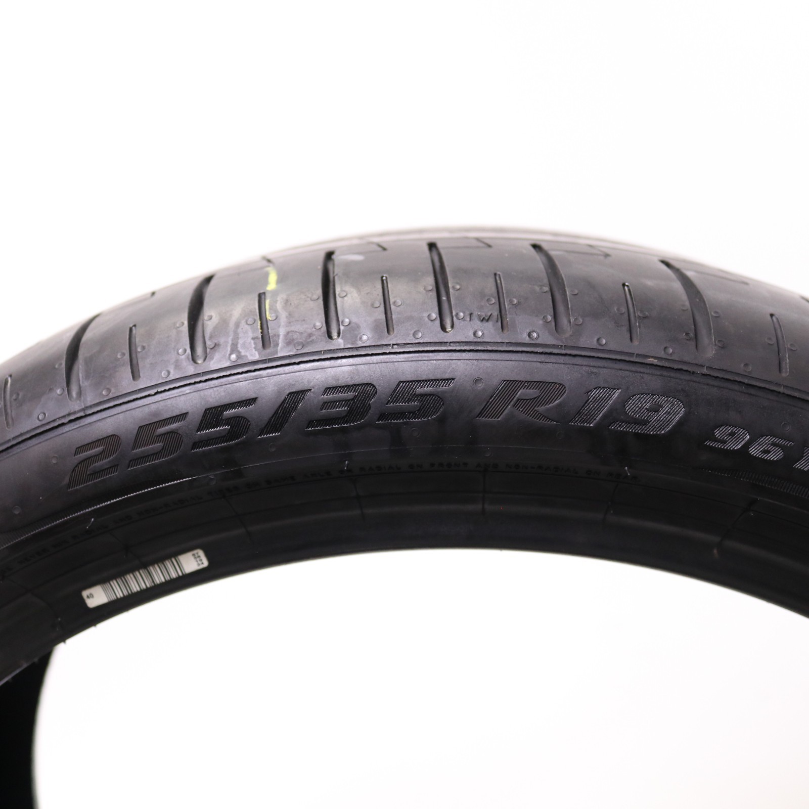 Set of 2 Used 255/35R19 Pirelli P Zero PZ4 MO – 96Y – 7-7.5/32