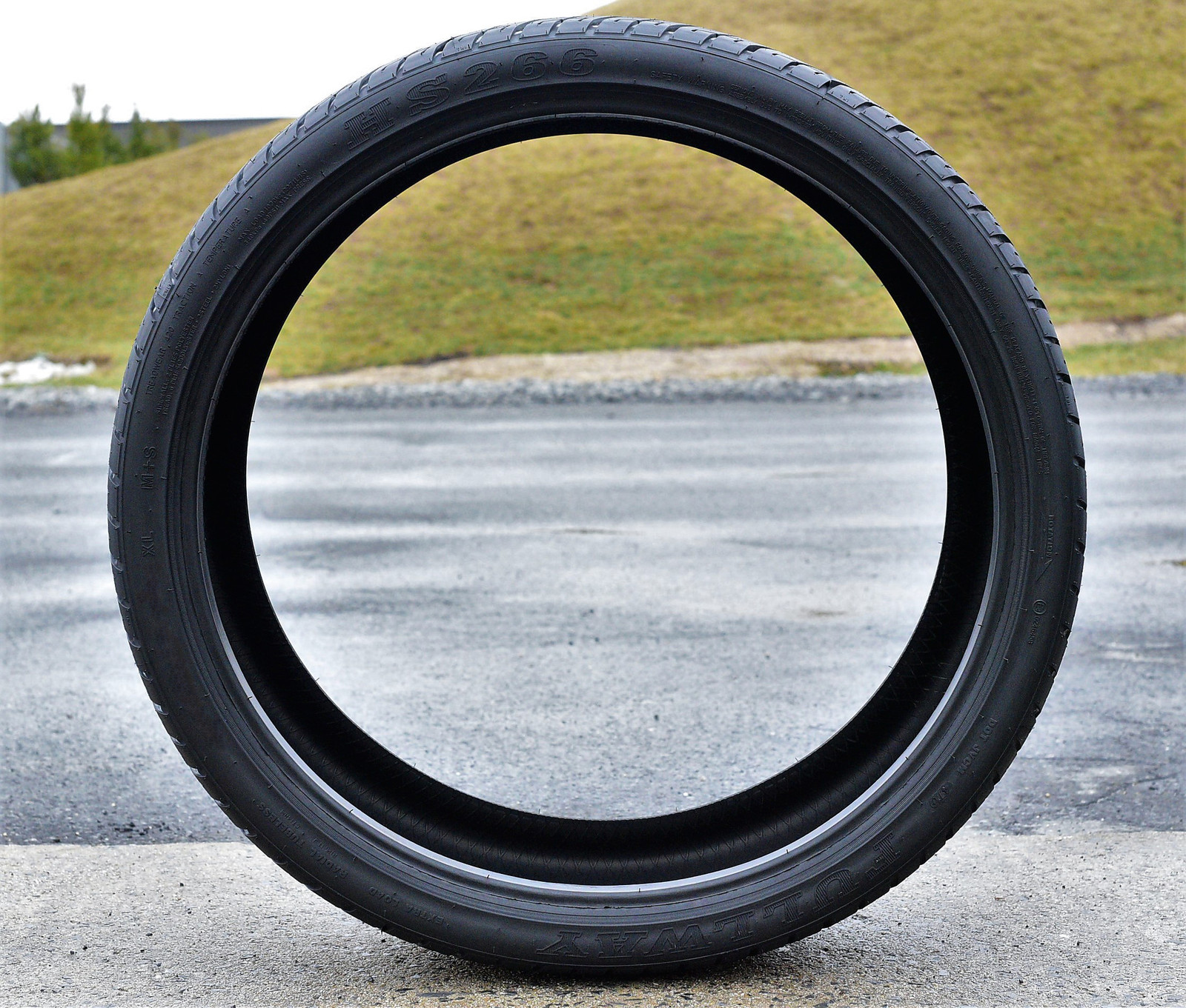 Fullway HS266 305/35R24 112V XL A/S Performance Tire