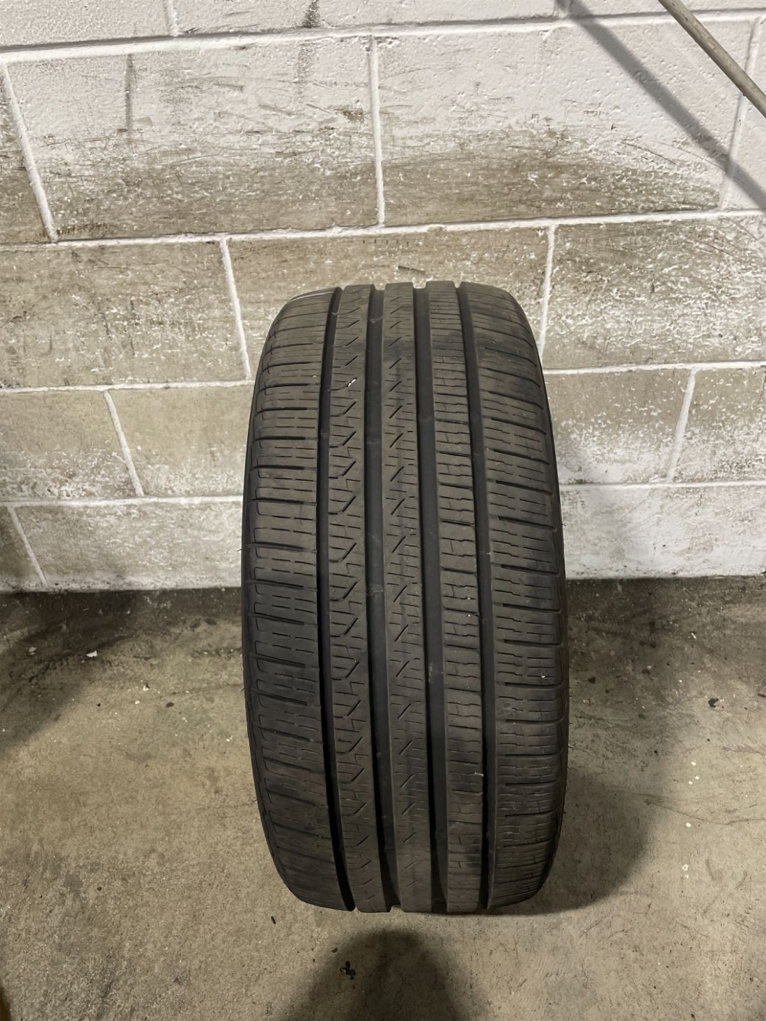 1x P245/40R18 Pirelli Cinturato P7 All Season 8/32 97 V Used Tire 2454018