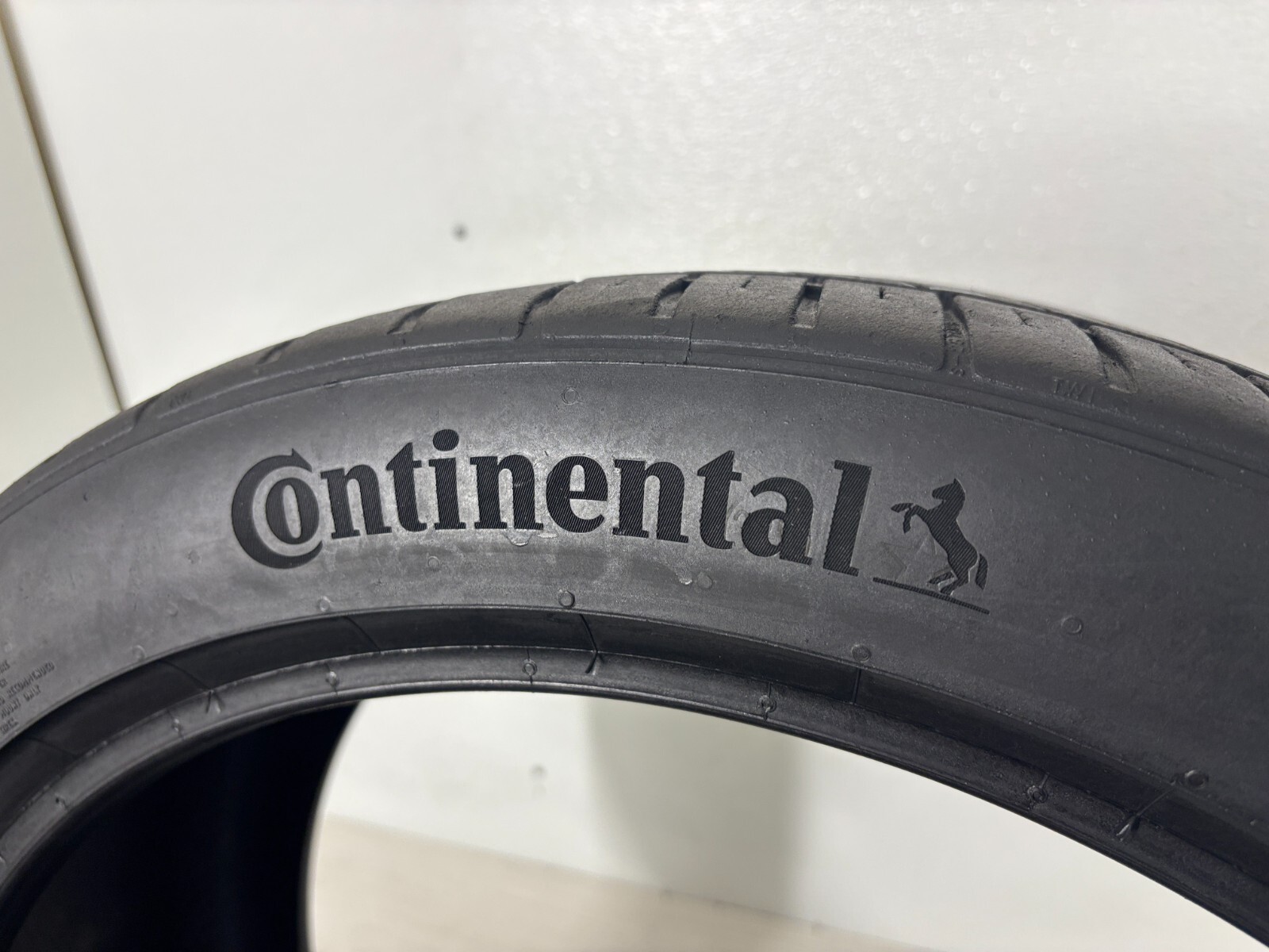 NO SHIPPING ONLY LOCAL PICK UP 1 Tire 245 40 20 Continental ExtremeContact