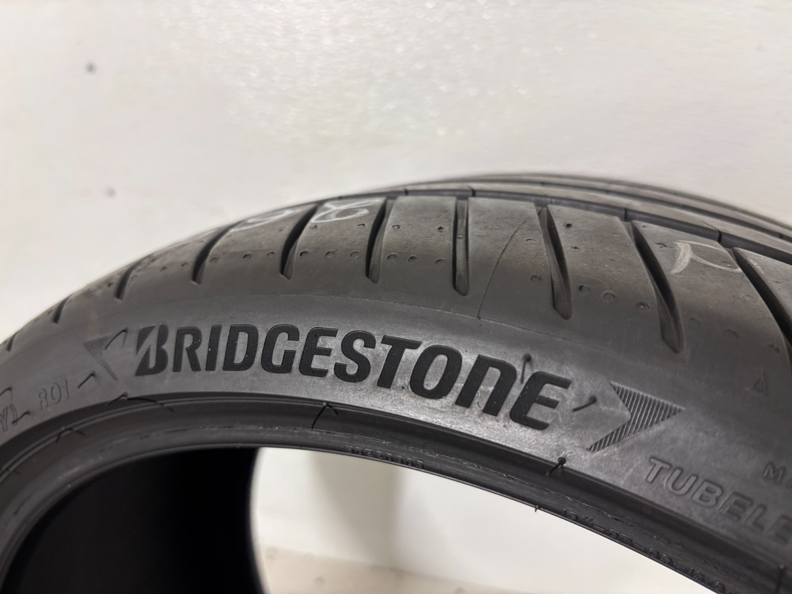 1 Tire 265 30 19 Bridgestone Potenza Sport R01 Enliten 93Y (6.95/32 = 99% Tread)