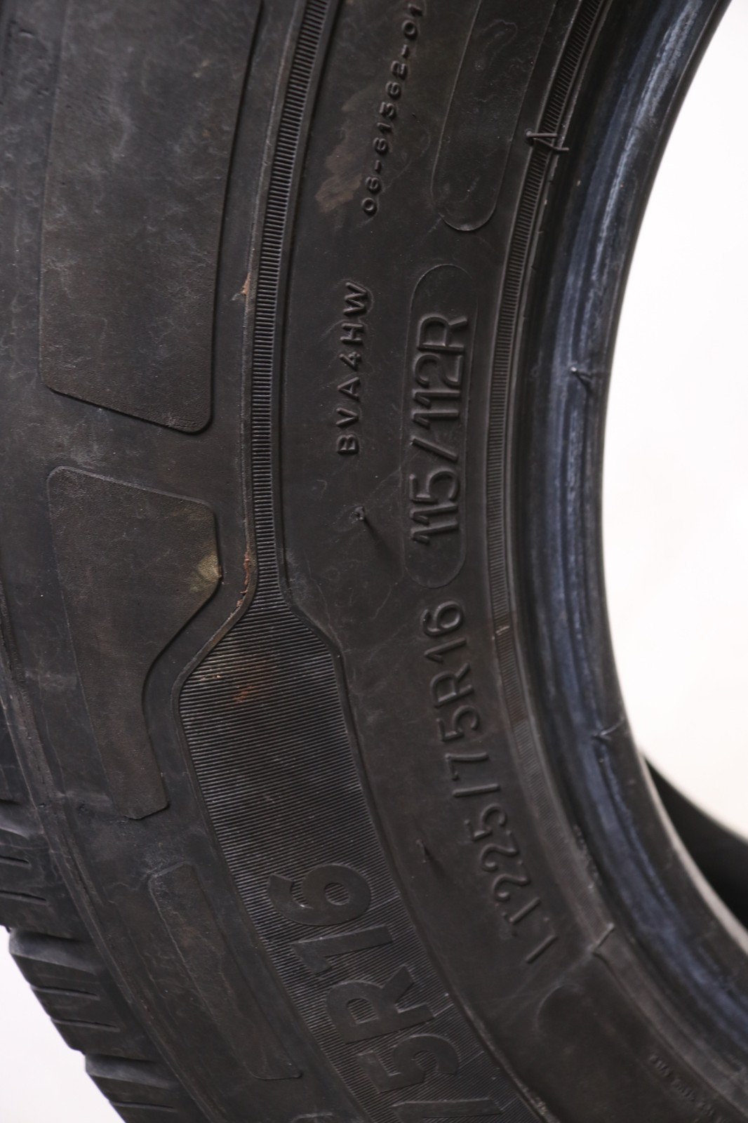 Set of 4 Used LT 225/75R16 Michelin Agilis CrossClimate – 115/112R – 6-7/32