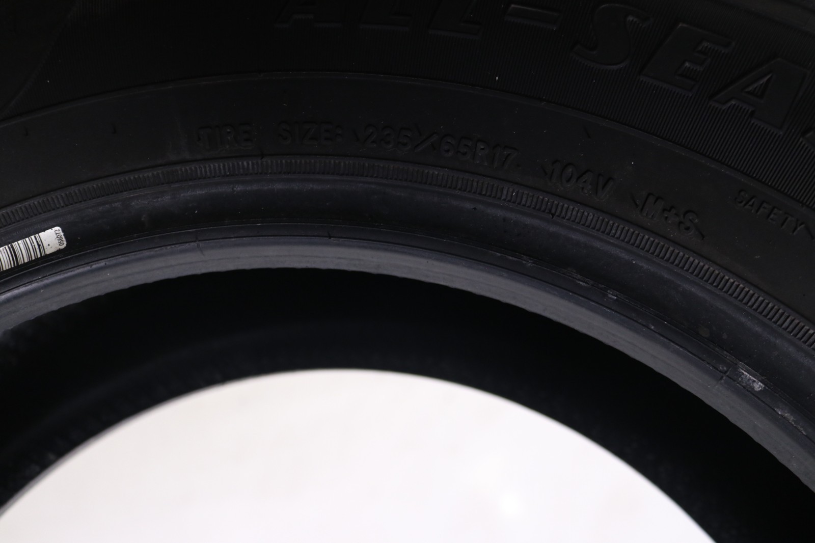 Set of 2 Used 235/65R17 Goodyear Reliant All-Season – 104V – 9-10/32
