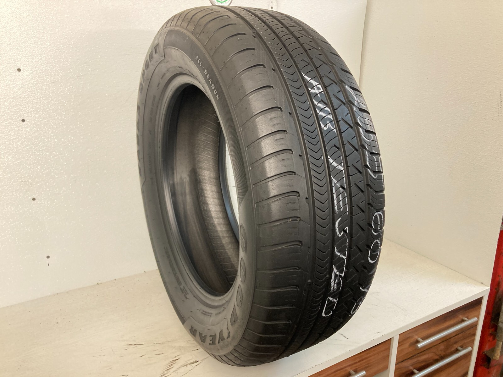 1 Tire 255 60 18 Goodyear Eagle Sport AO A/S (8.0/32 Tread) 108H